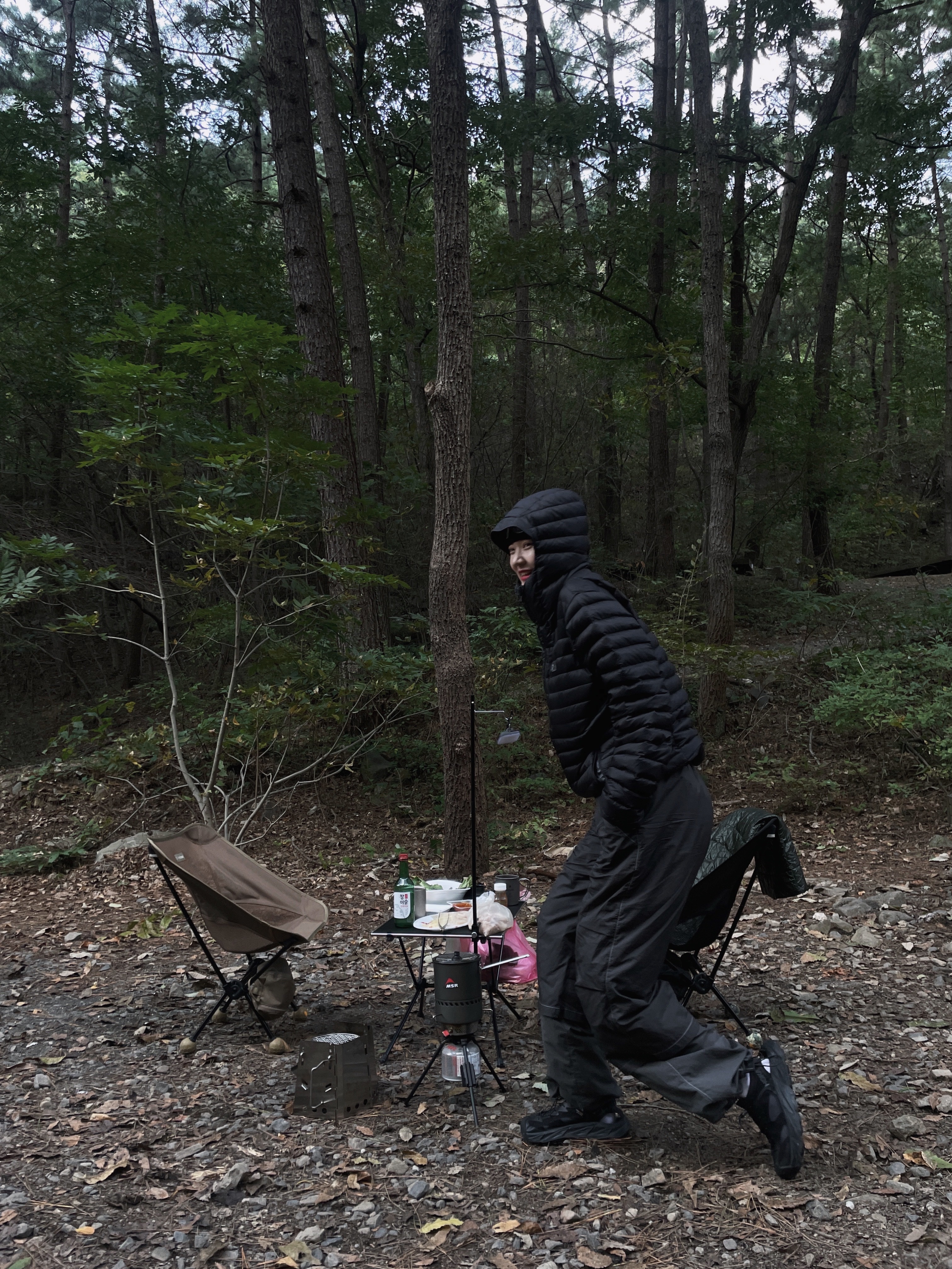 Rab Microlight Alpine Jacket Black, Roa Beanie Logo Black 착용 스타일 - 1