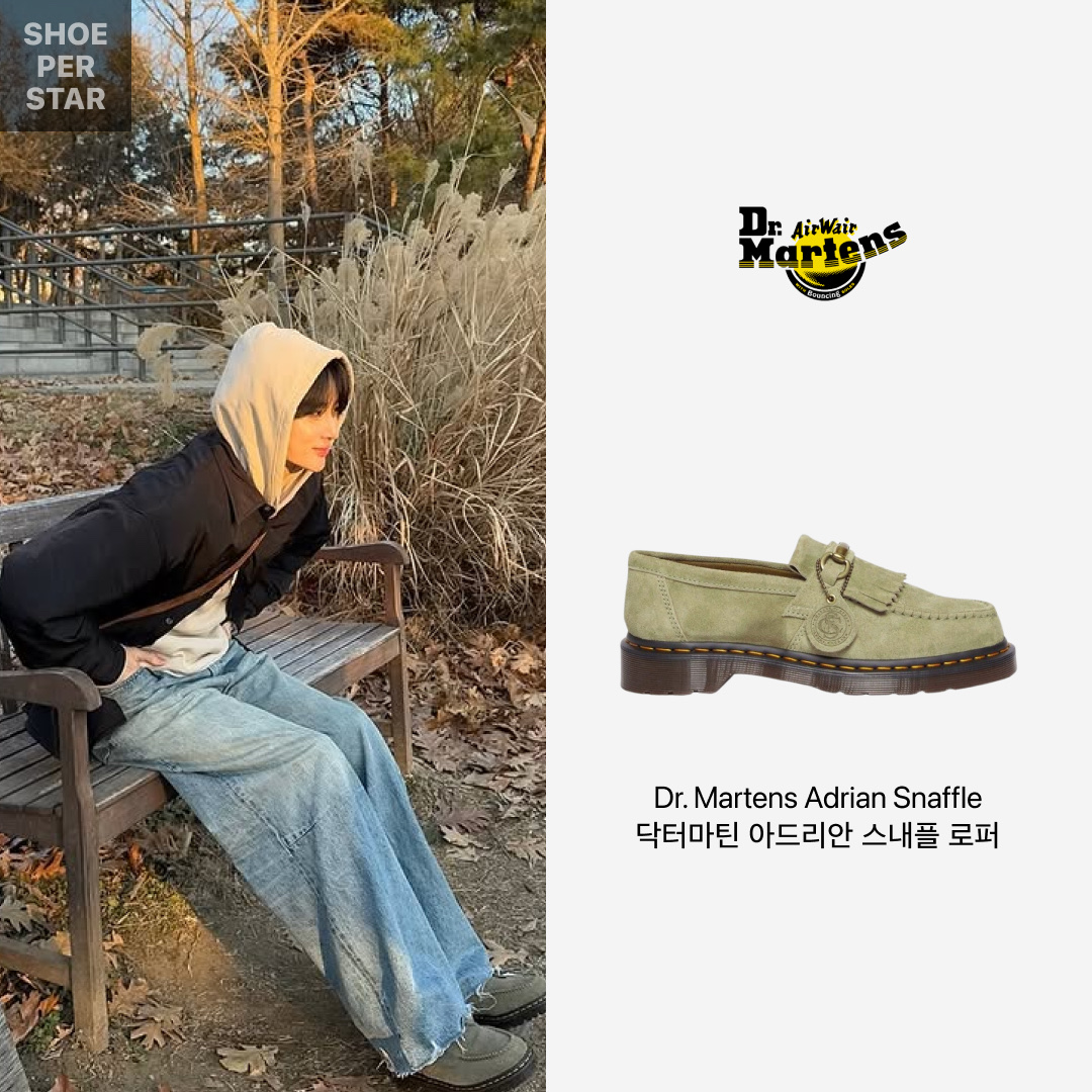 Dr. Martens Adrian Snaffle Suede Loafers Pale Olive 착용 스타일 - 1