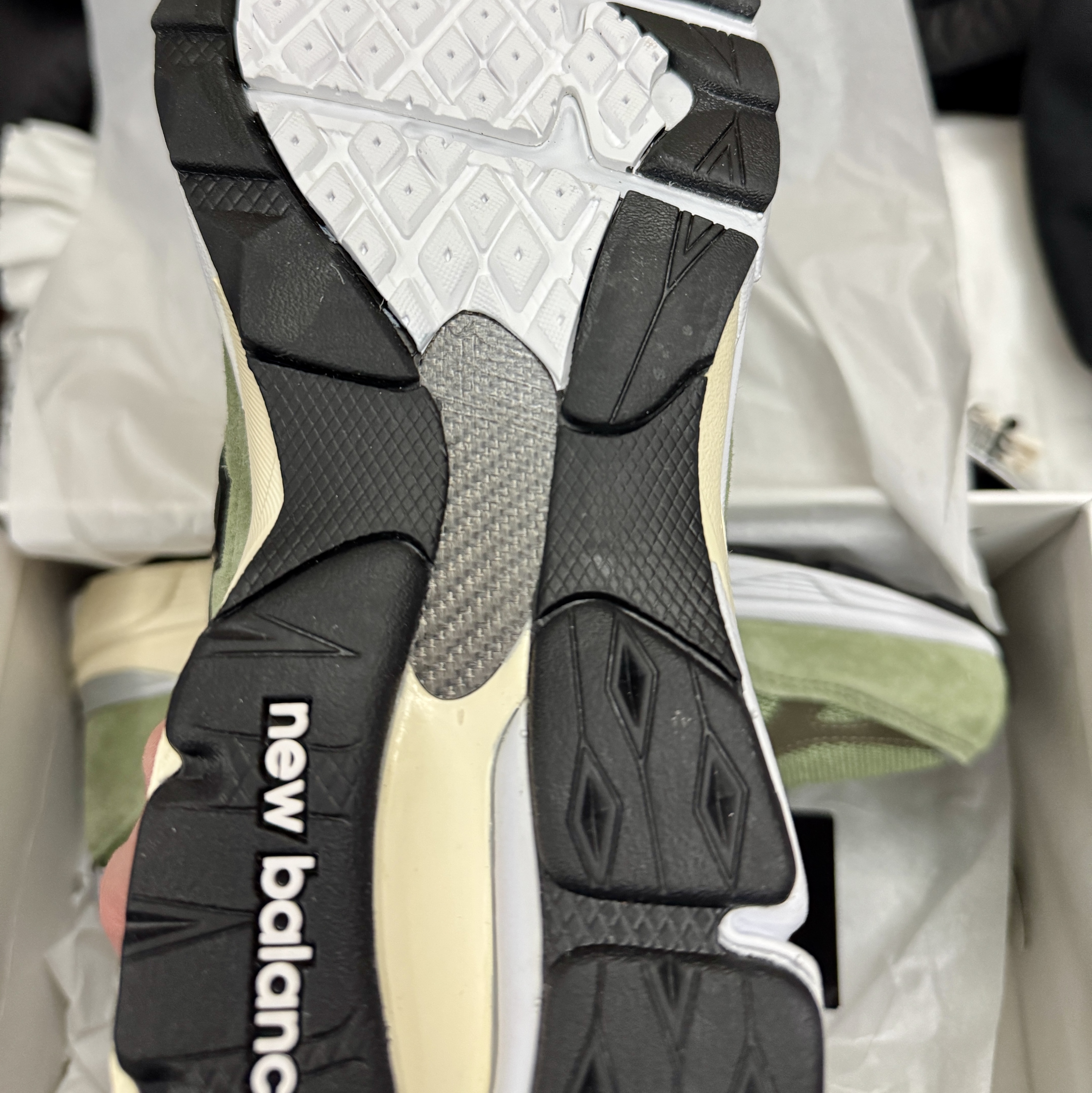 New Balance x JJJJound 990v3 Olive 착용 스타일 - 2