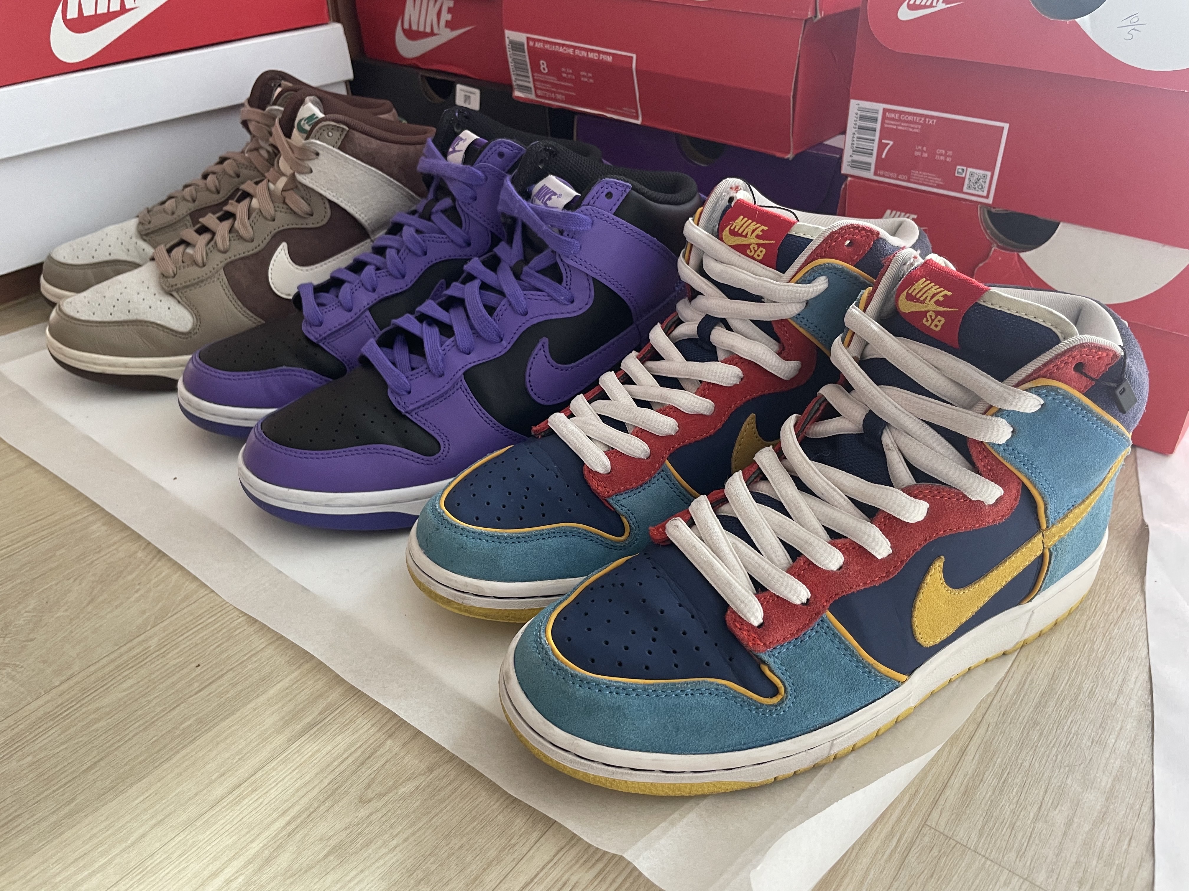 Nike Dunk High Retro PRM Light Chocolate, Nike Dunk High Retro Psychic Purple and Black 착용 스타일
