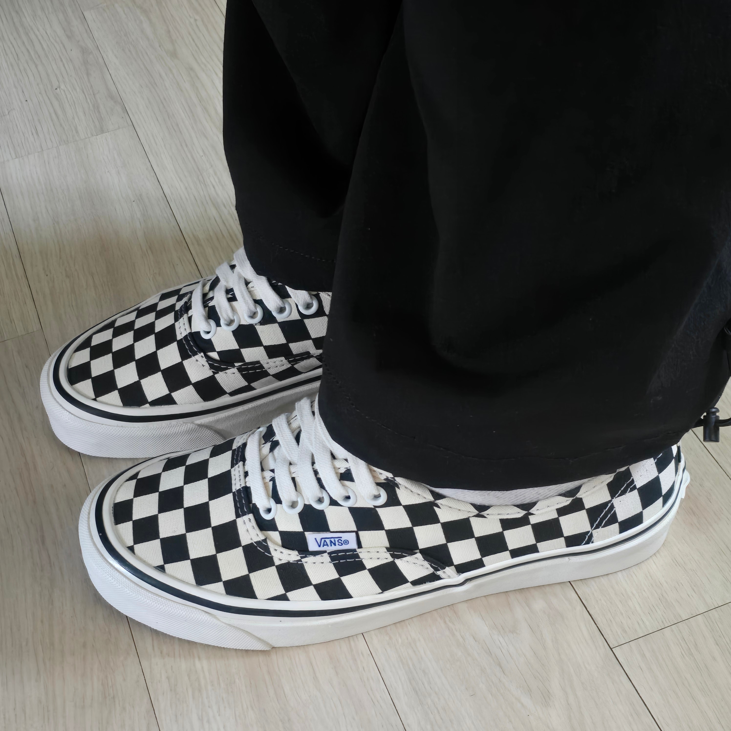 Vans Authentic 44 DX Anaheim Factory Black 착용 스타일 - 1