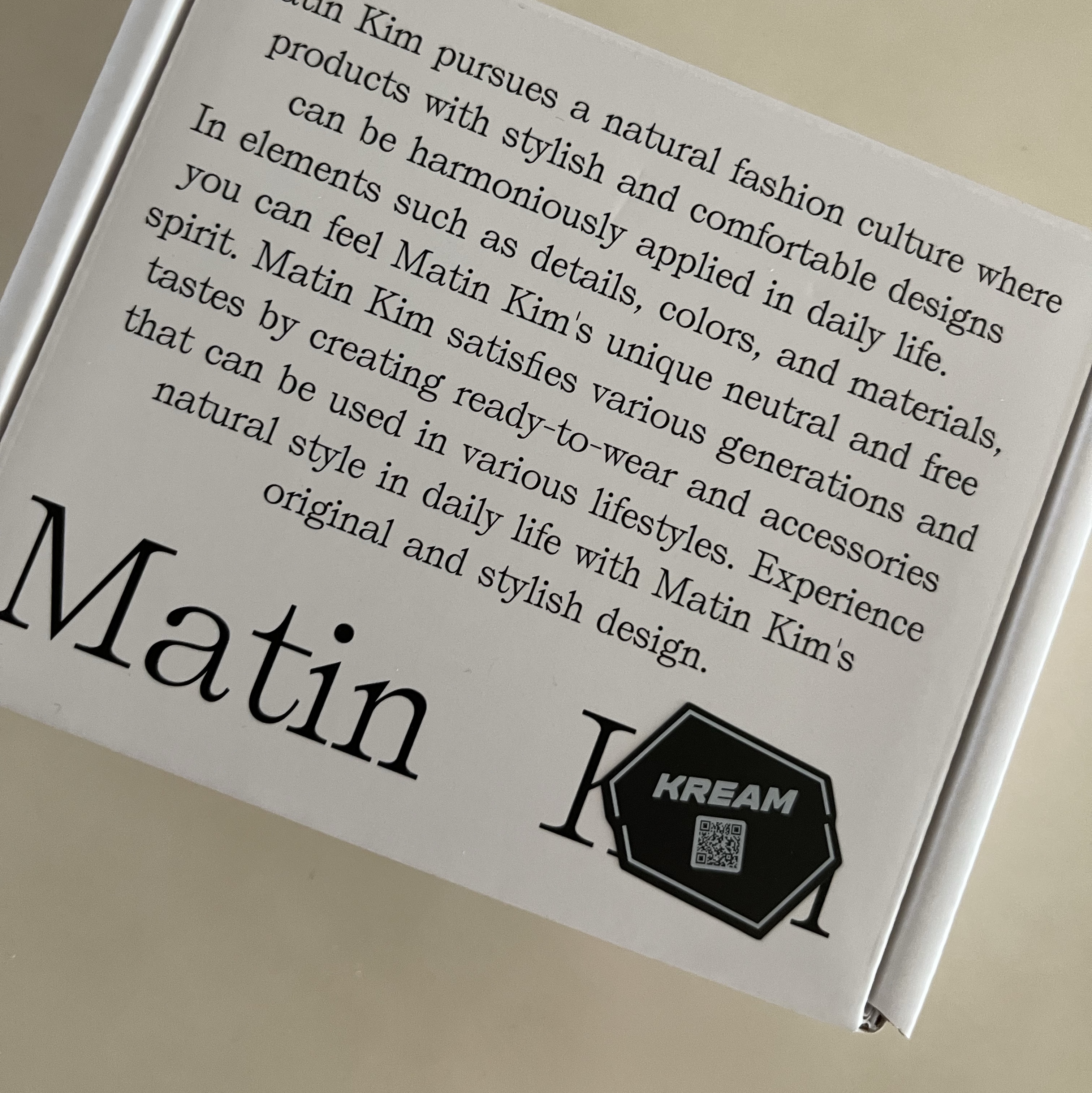 Matin Kim Vintage Card Wallet Black 착용 스타일