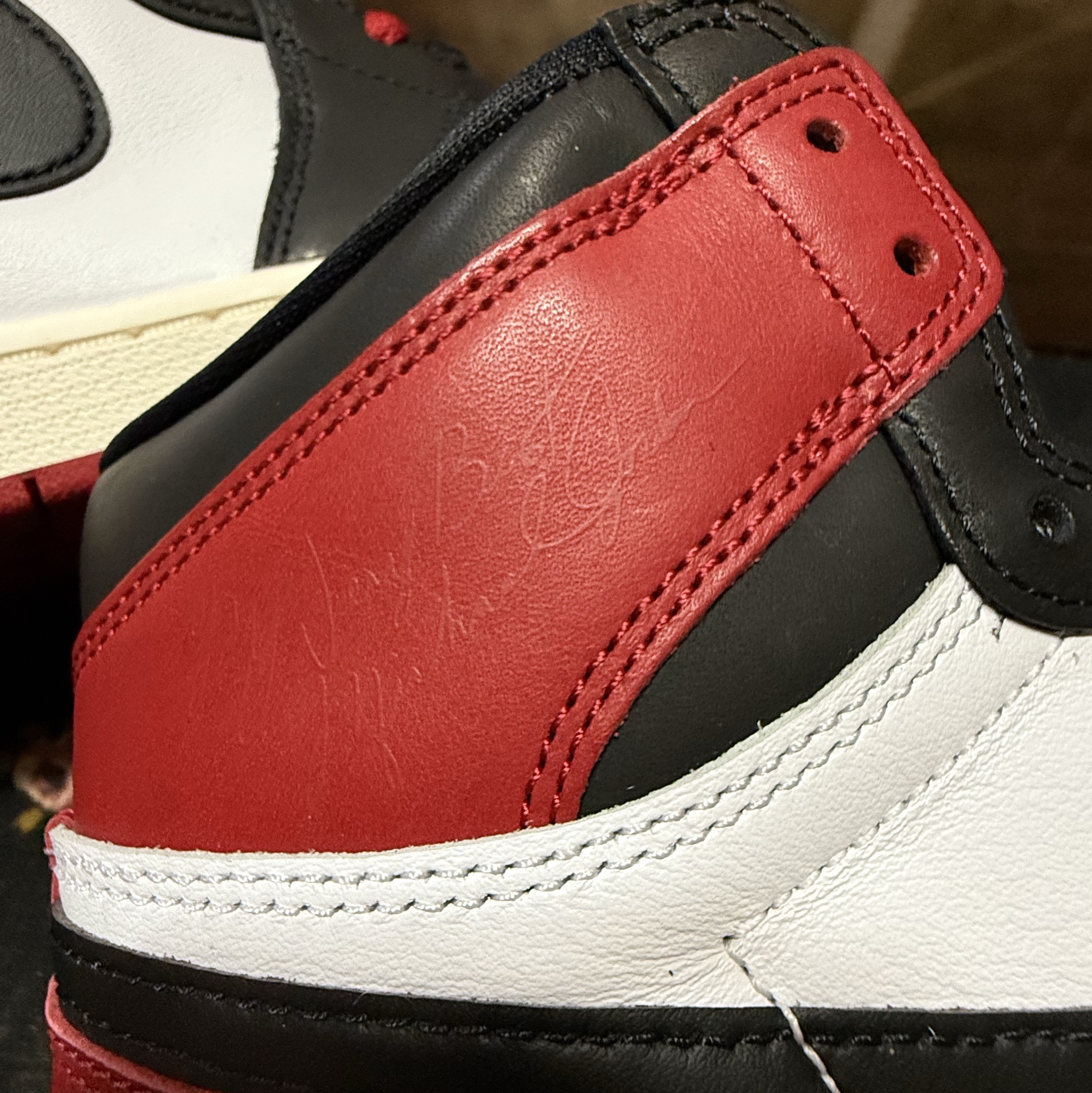 Jordan 1 Retro High OG Black Toe 착용 스타일 - 4