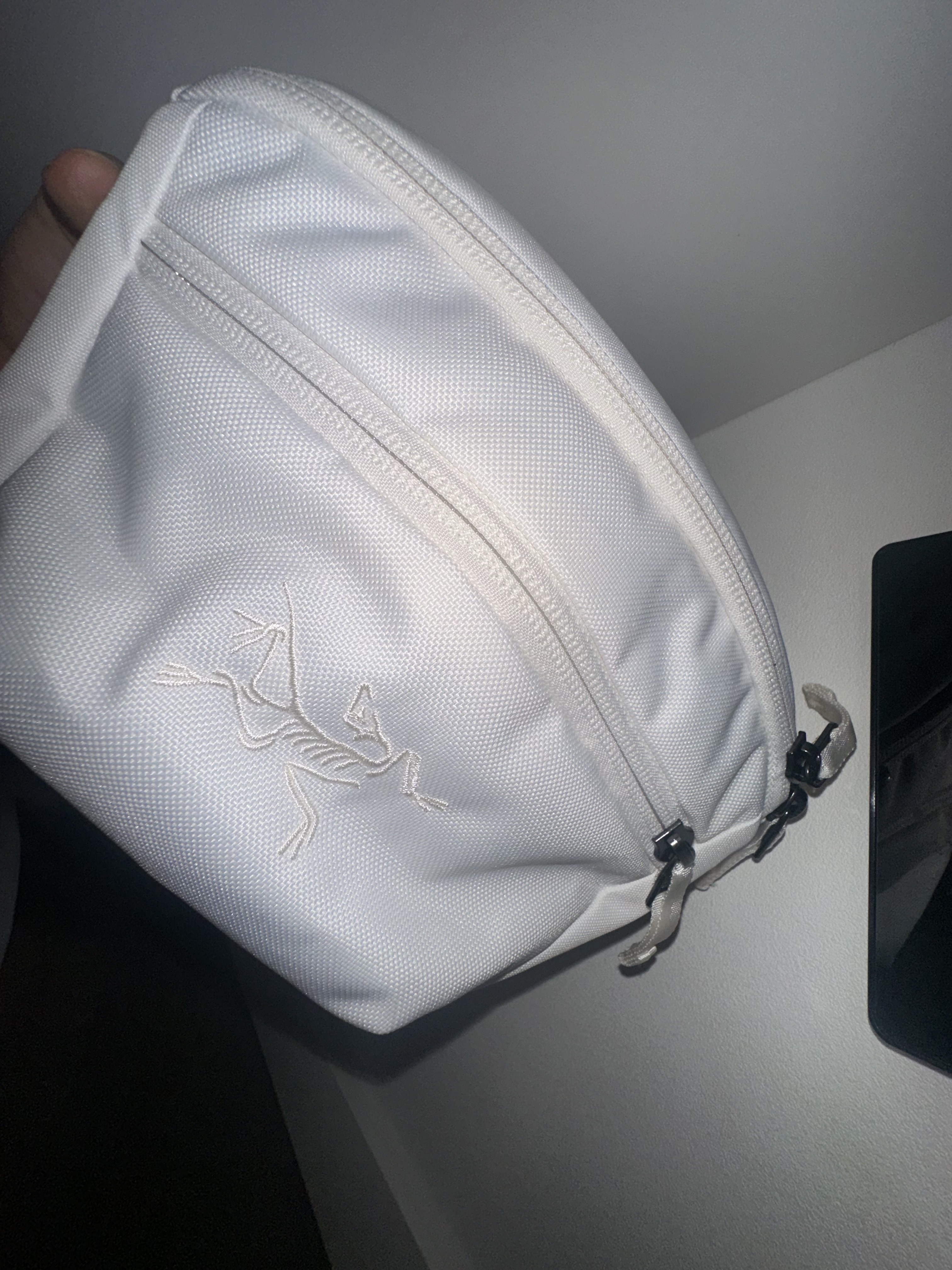 Arc'teryx Mantis 1 Waistpack Whiteout 착용 스타일