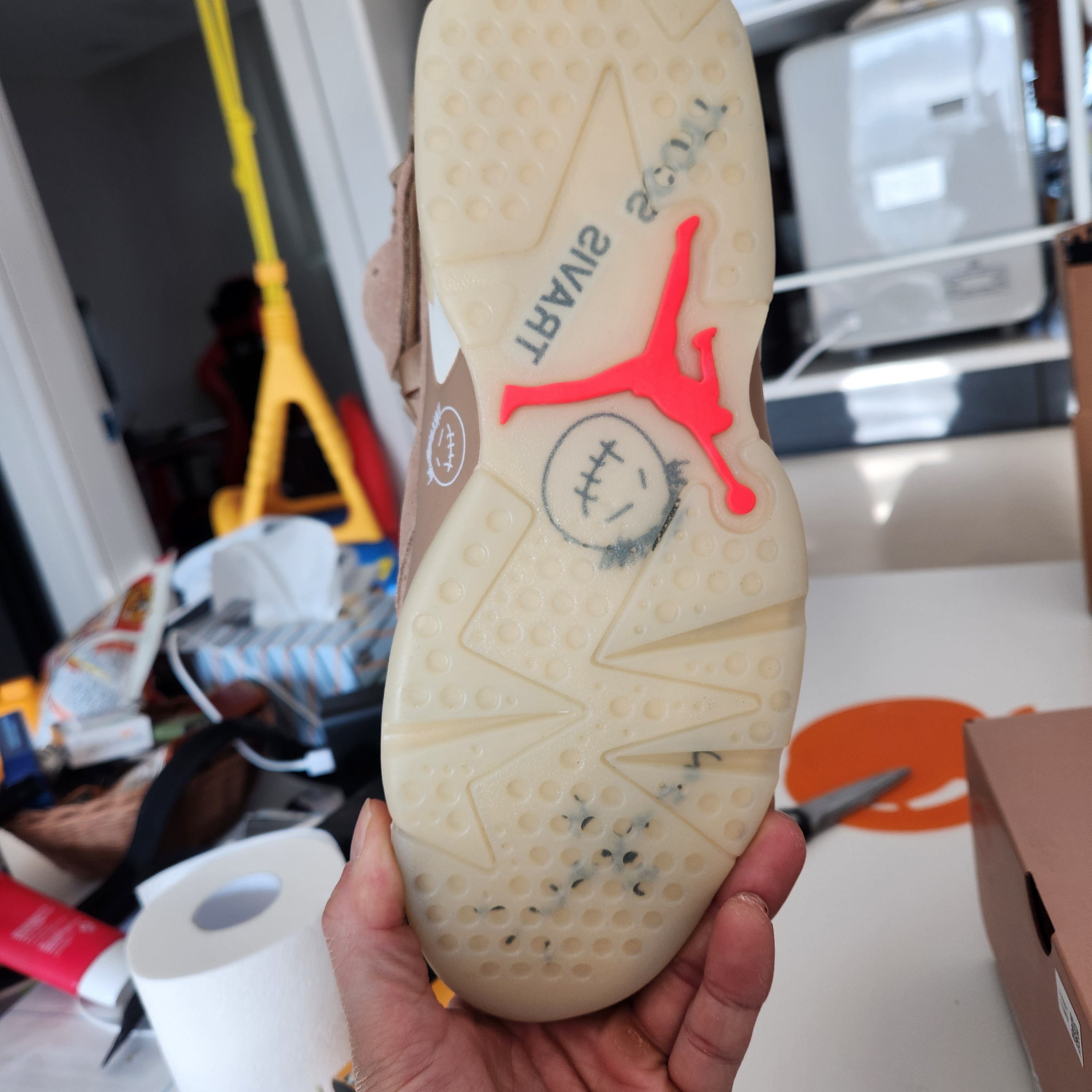 Jordan 6 x Travis Scott Retro SP British Khaki 착용 스타일 - 4