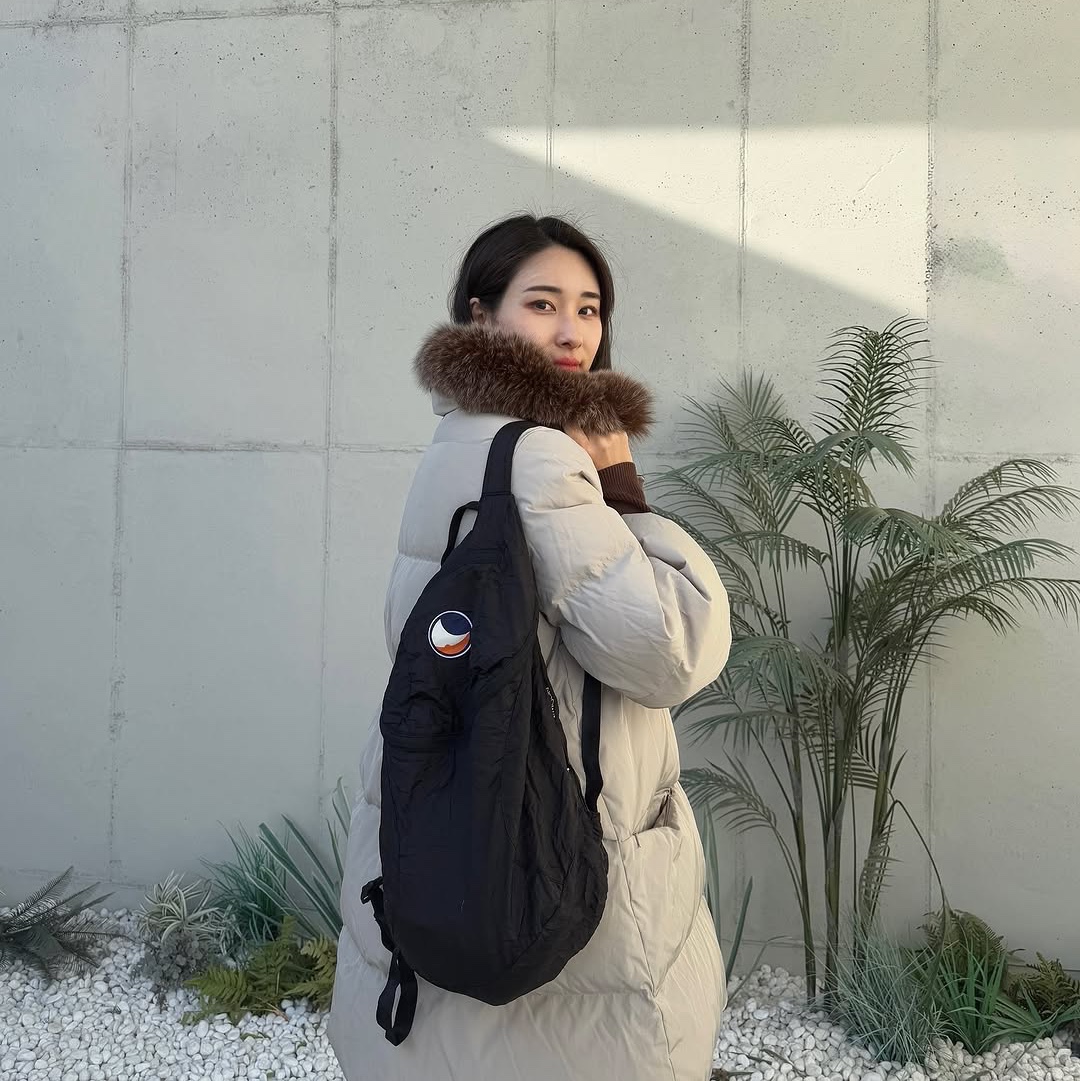 Ticket To The Moon Mini Backpack 15L Black 착용 스타일