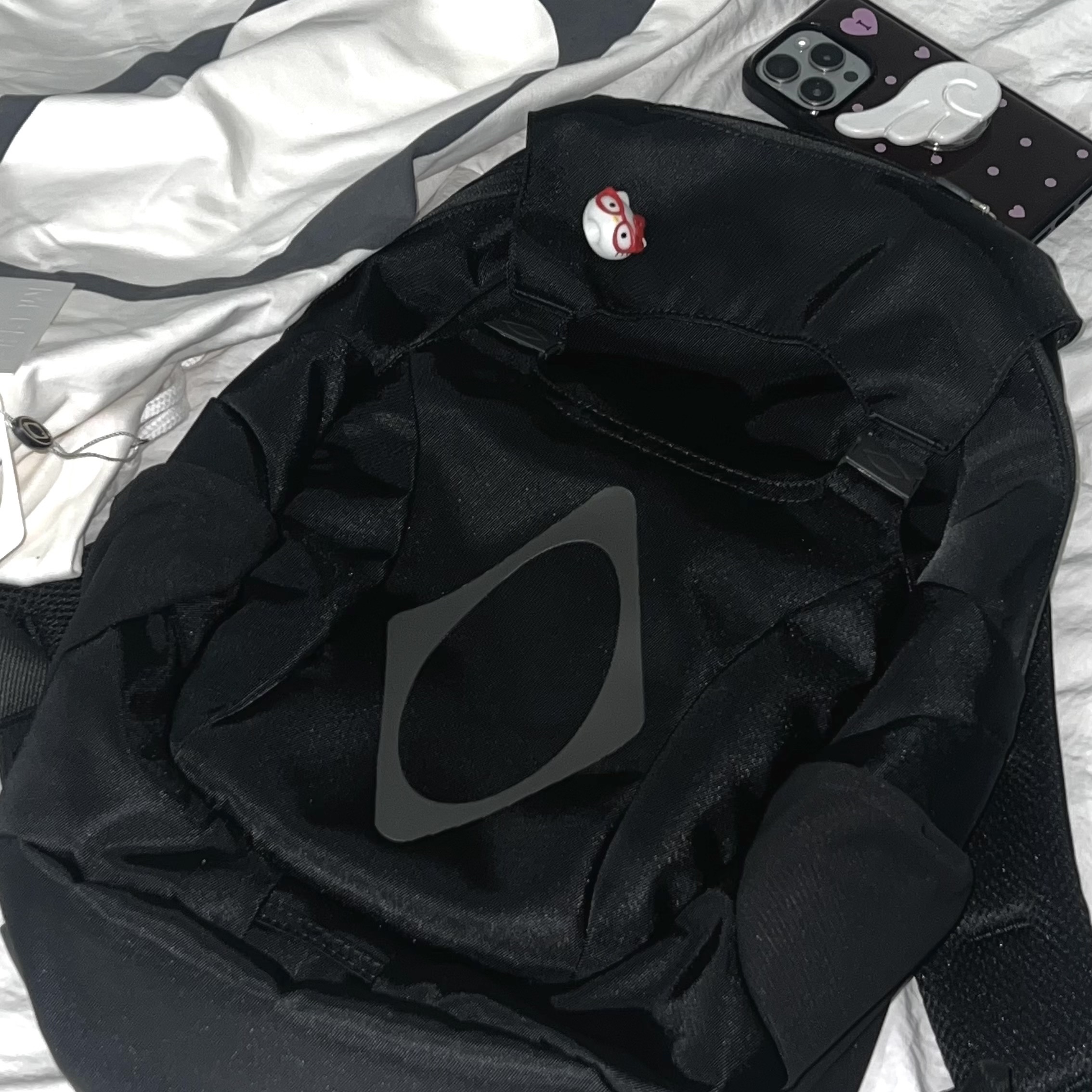 Mischief Buckle Flap Backpack Black 착용 스타일