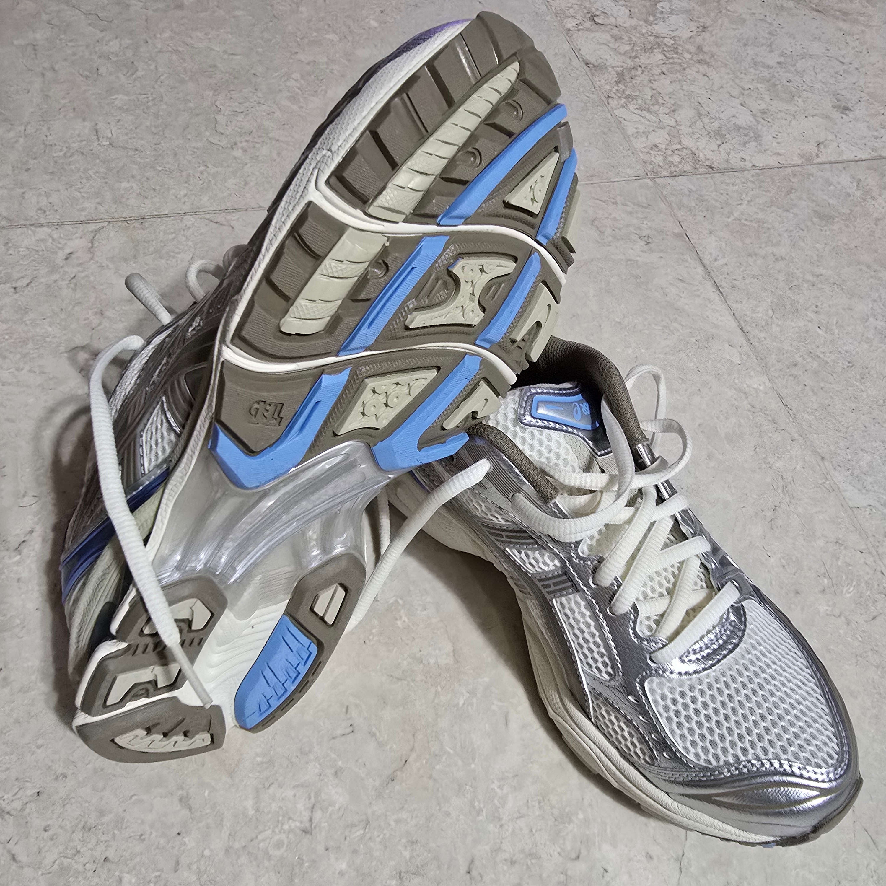 (W) Asics Gel-Kayano 14 Cream Pepper 착용 스타일 - 2