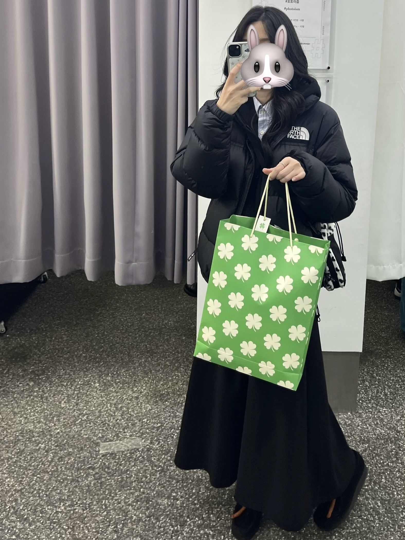 Supreme Polartec Sling Bag Leopard - 24FW, Clarks Wallabee Black Suede 착용 스타일 - 1