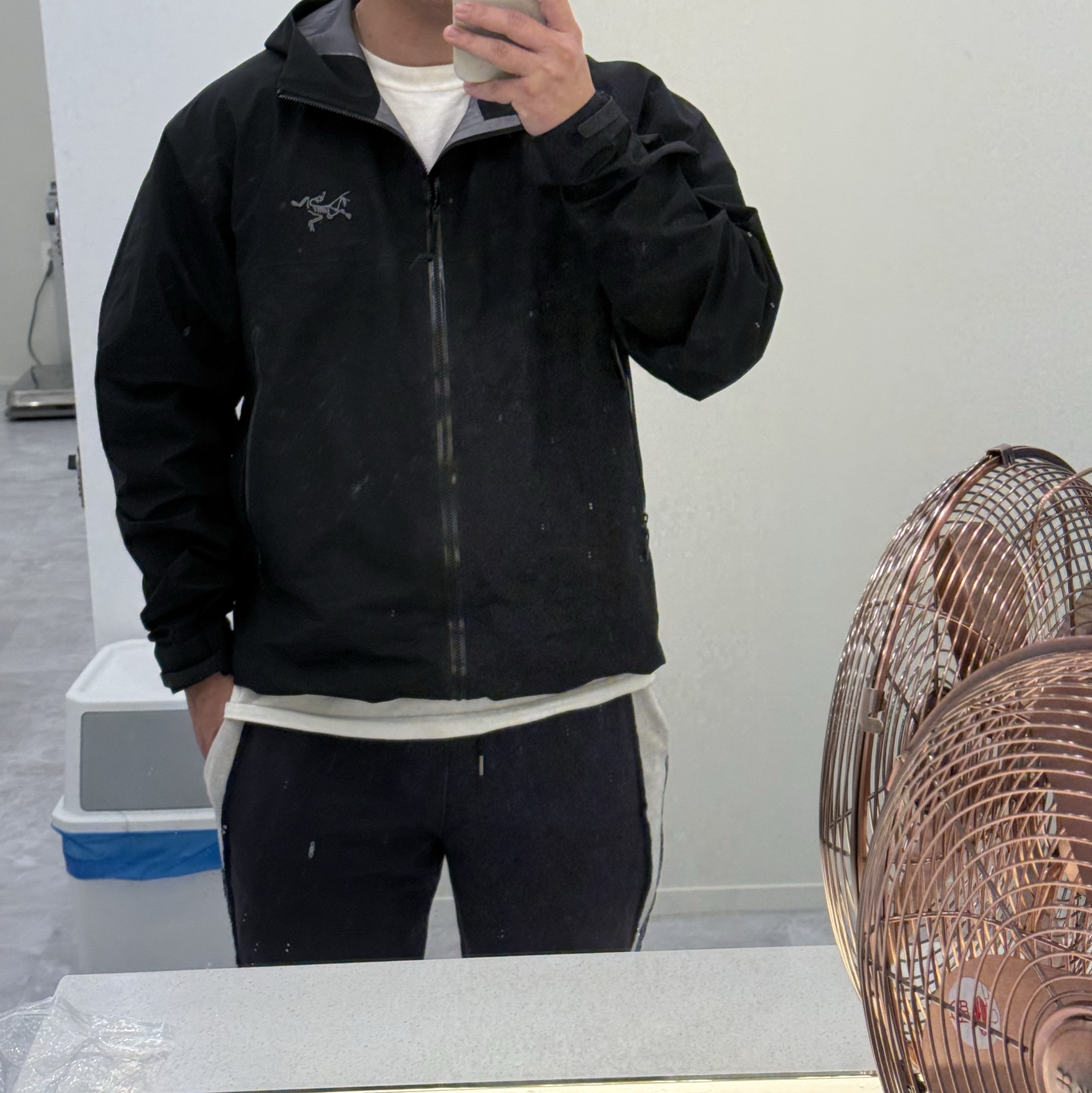 Arc'teryx Beta Jacket Black 착용 스타일 - 3
