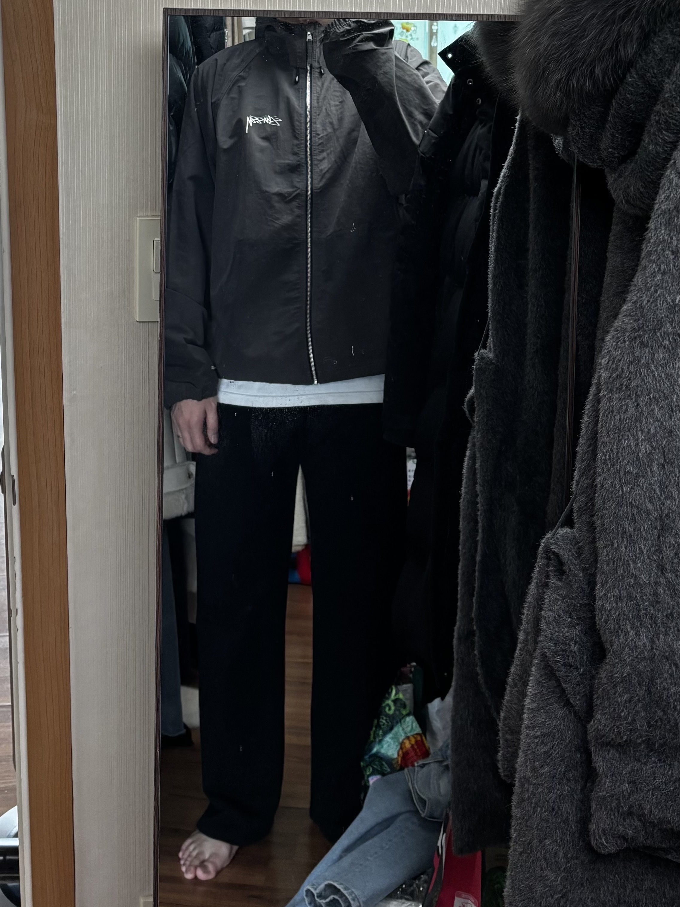 Stussy Wave Dye Beach Shell Jacket Black 착용 스타일