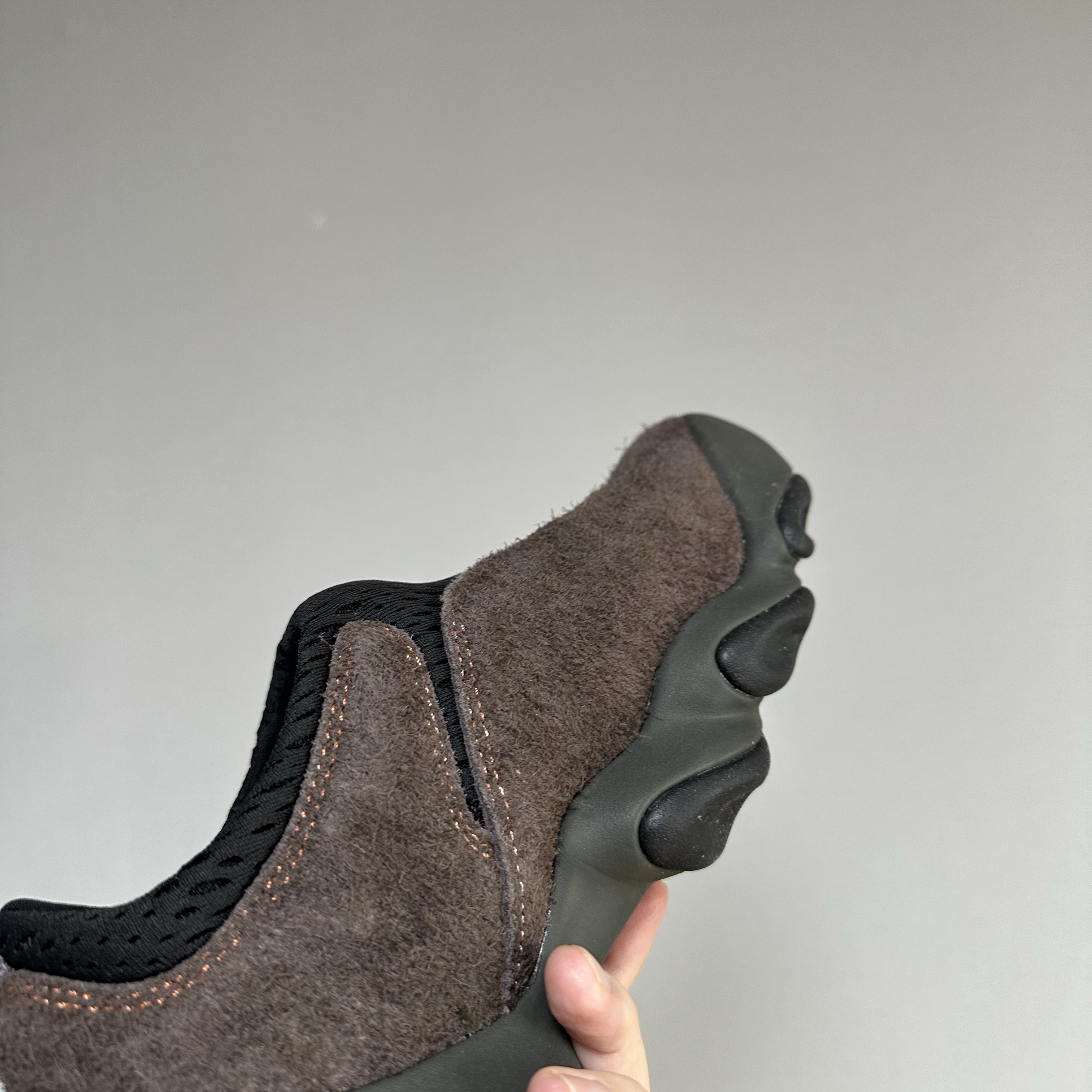 Oakley Factory Team x Brain Dead Suede Flesh Java 착용 스타일 - 3
