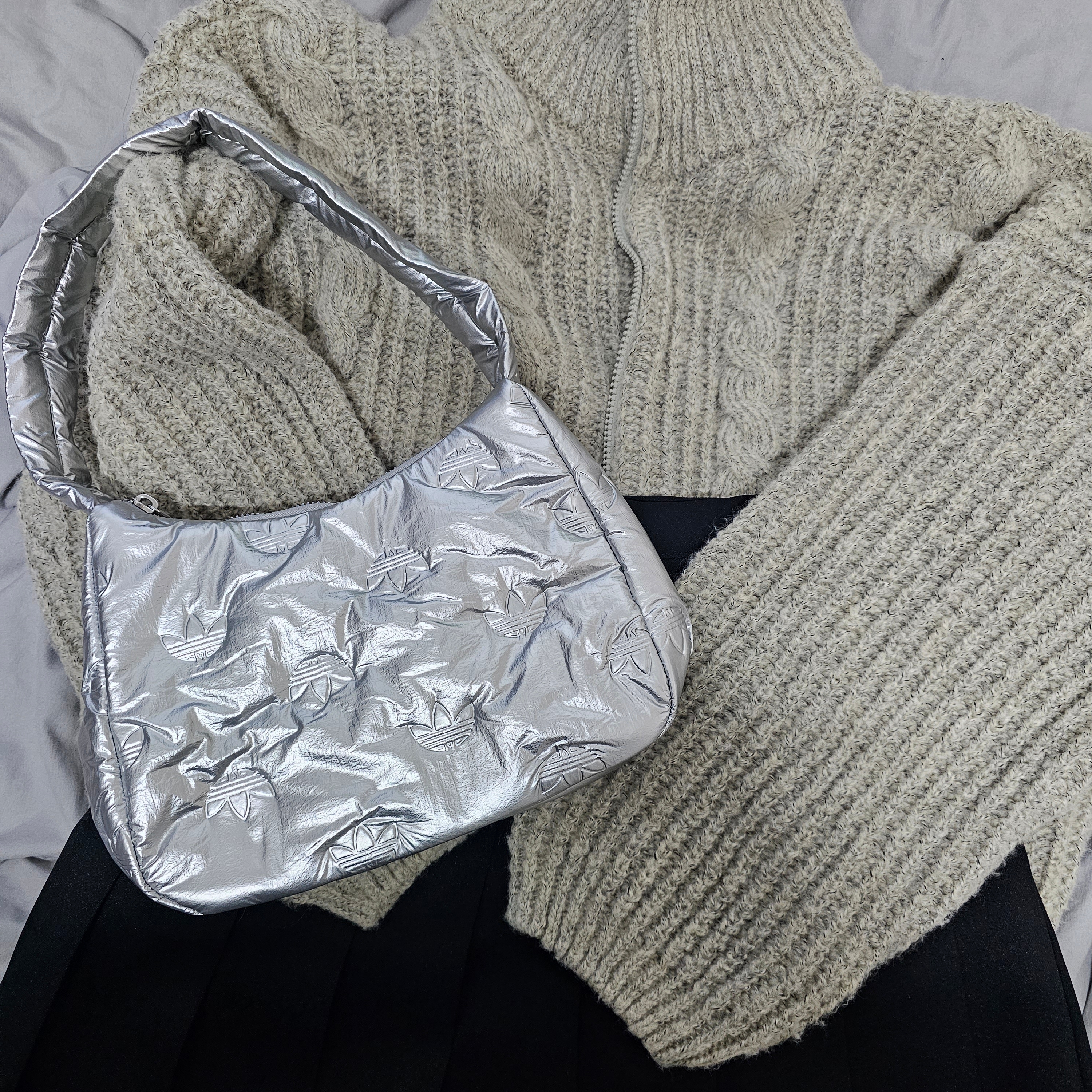 Adidas Puffy Satin Mini Shoulder Bag Silver Metallic 착용 스타일