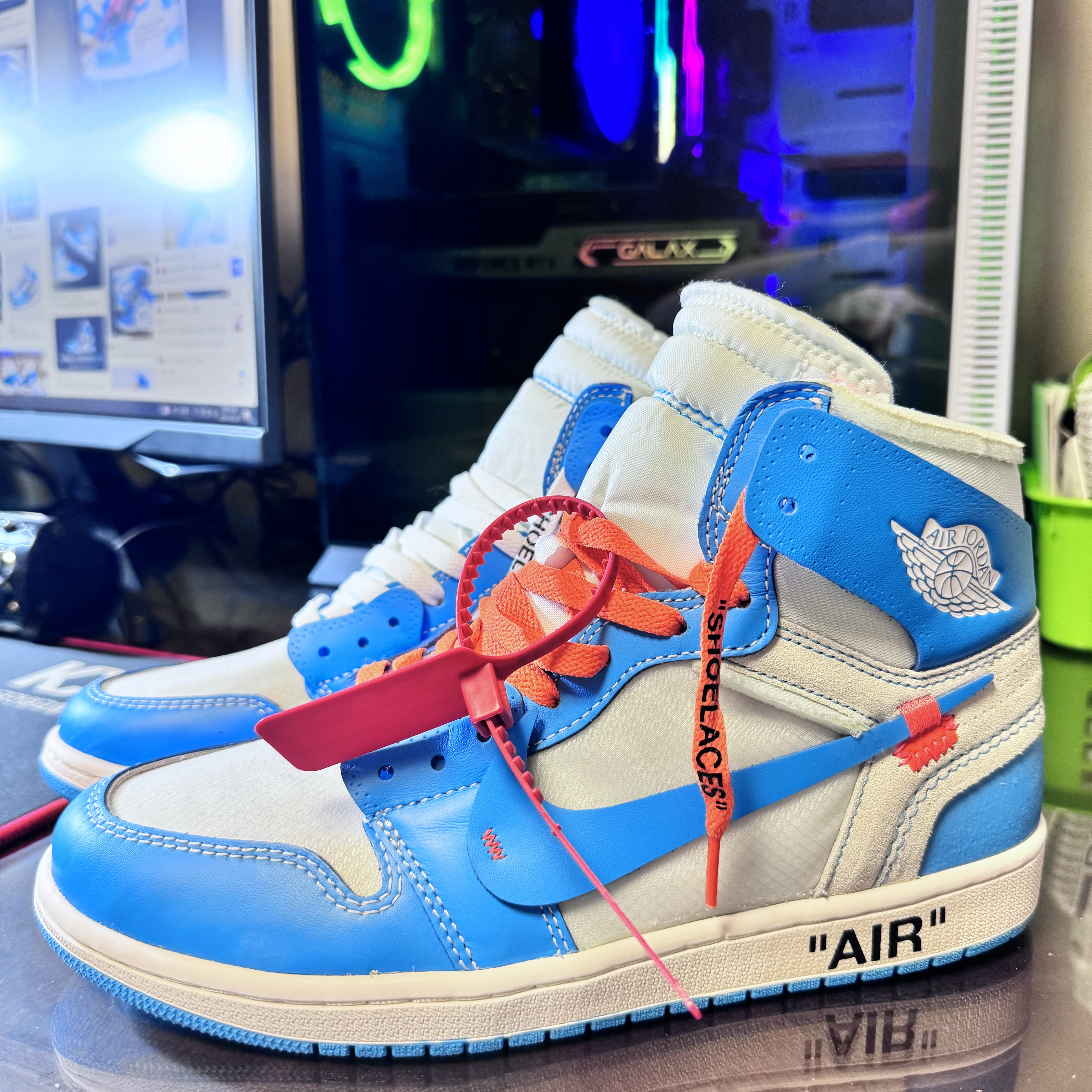 Jordan 1 x Off-White Retro High University Blue 착용 스타일
