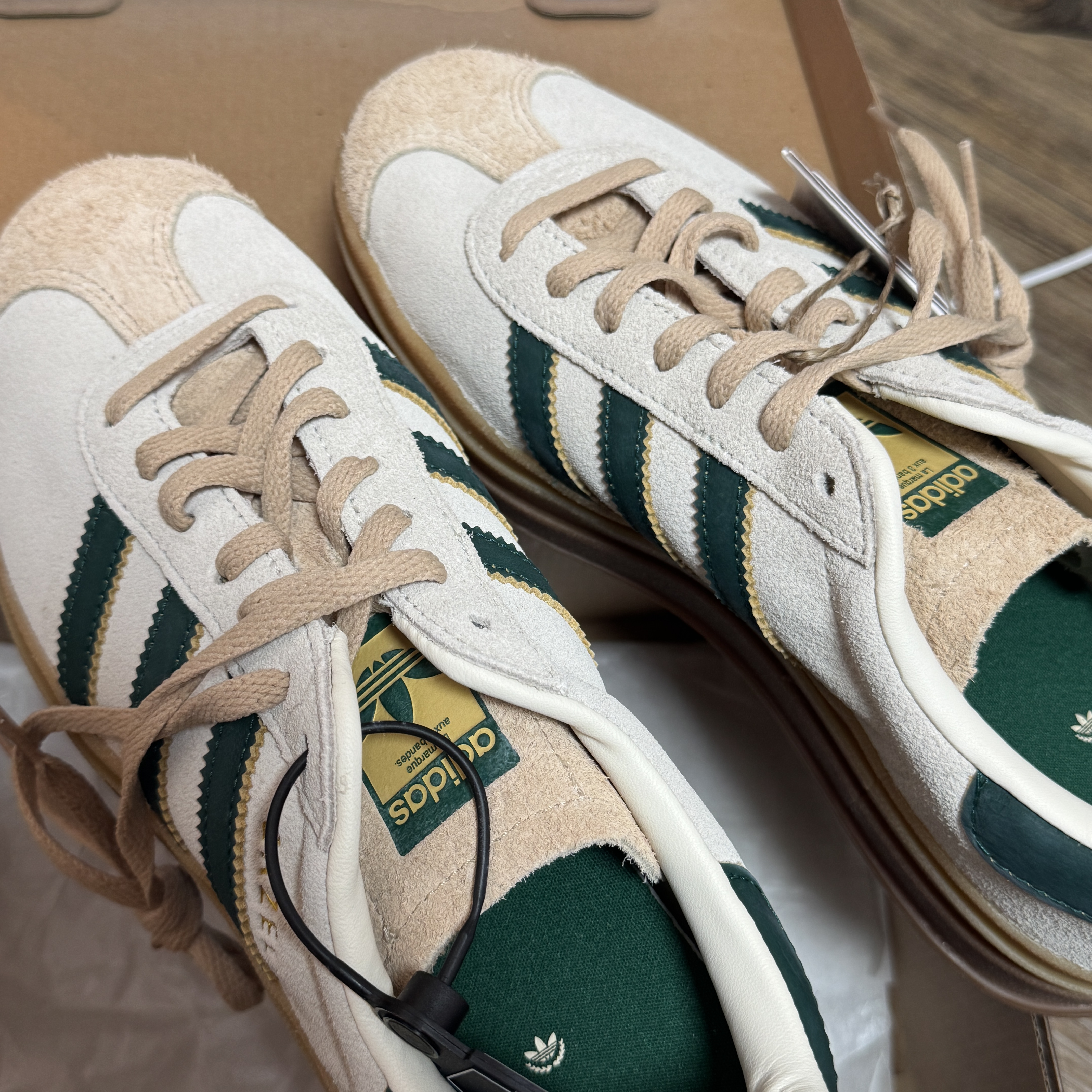 (W) Adidas Gazelle Bold Cream White Collegiate Green 착용 스타일