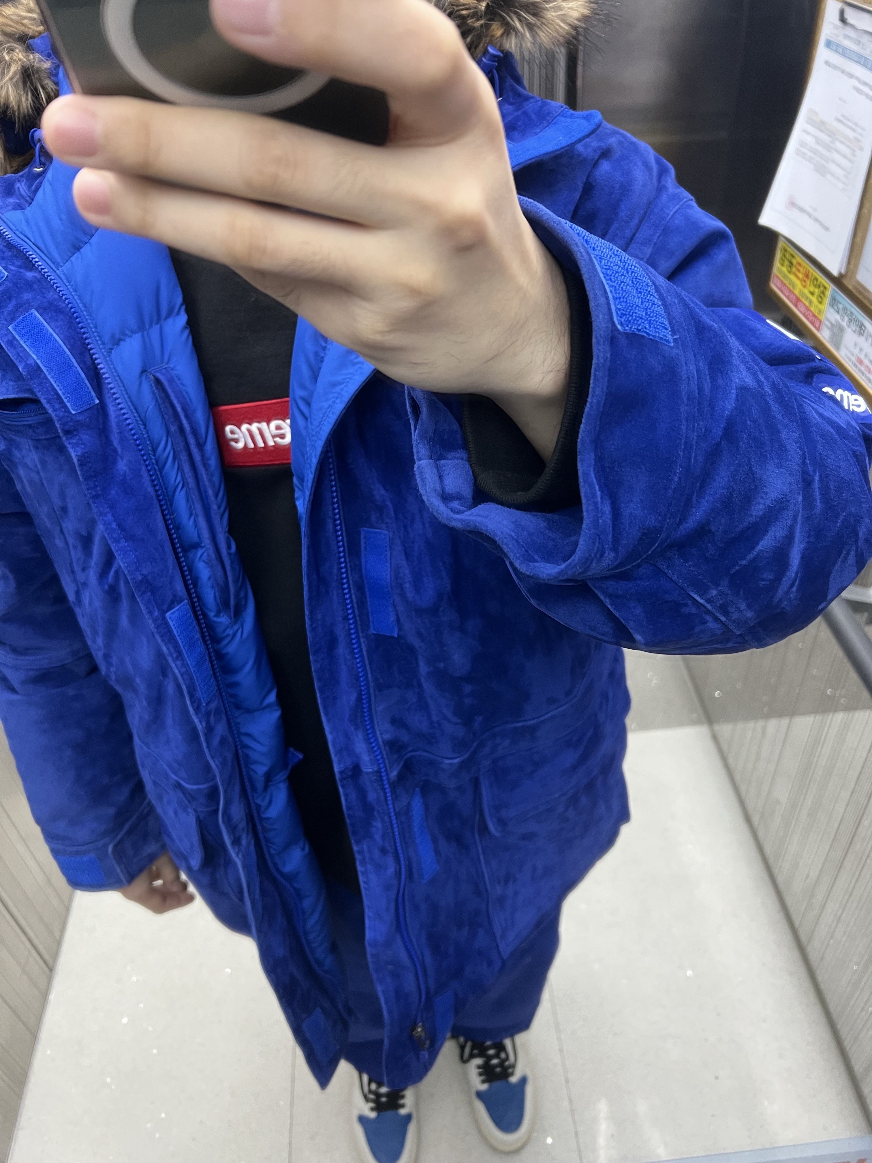 Supreme x The North Face Suede 600-Fill Down Parka Blue - 23FW, Supreme Box Logo Crewneck Black - 22FW 착용 스타일