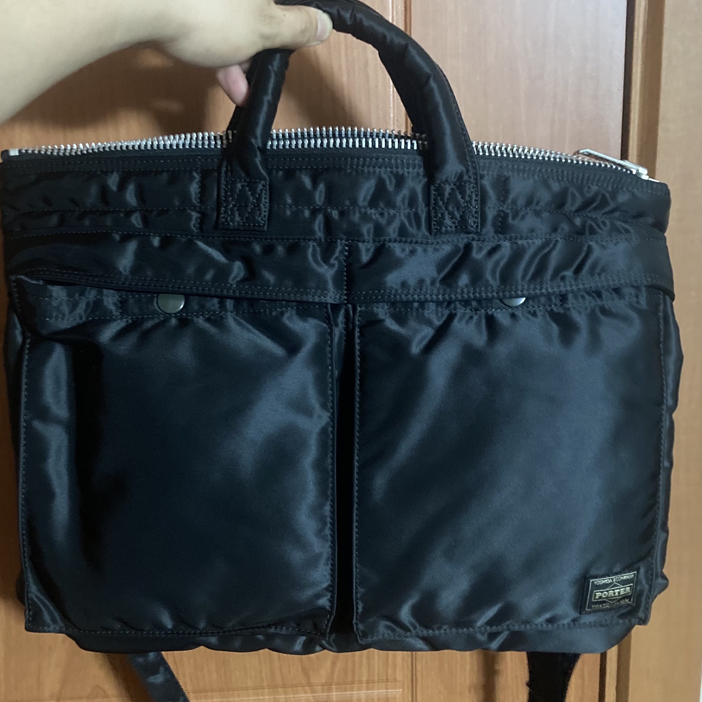 Porter All New Tanker Short Helmet Bag Black 착용 스타일