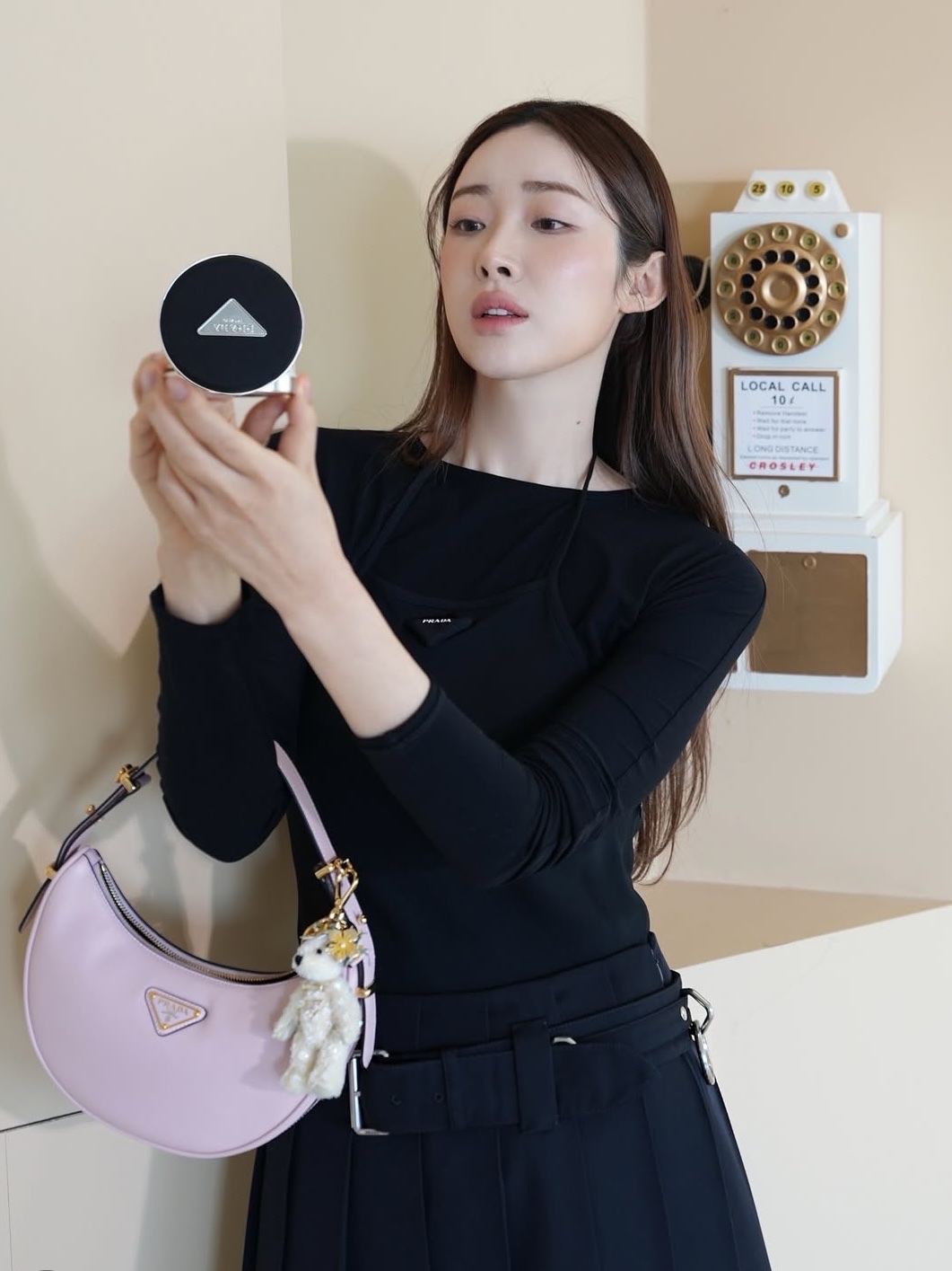 Prada Reveal Mesh Cushion Foundation LN10, Prada Reveal Mesh Cushion Foundation LN25 착용 스타일 - 1