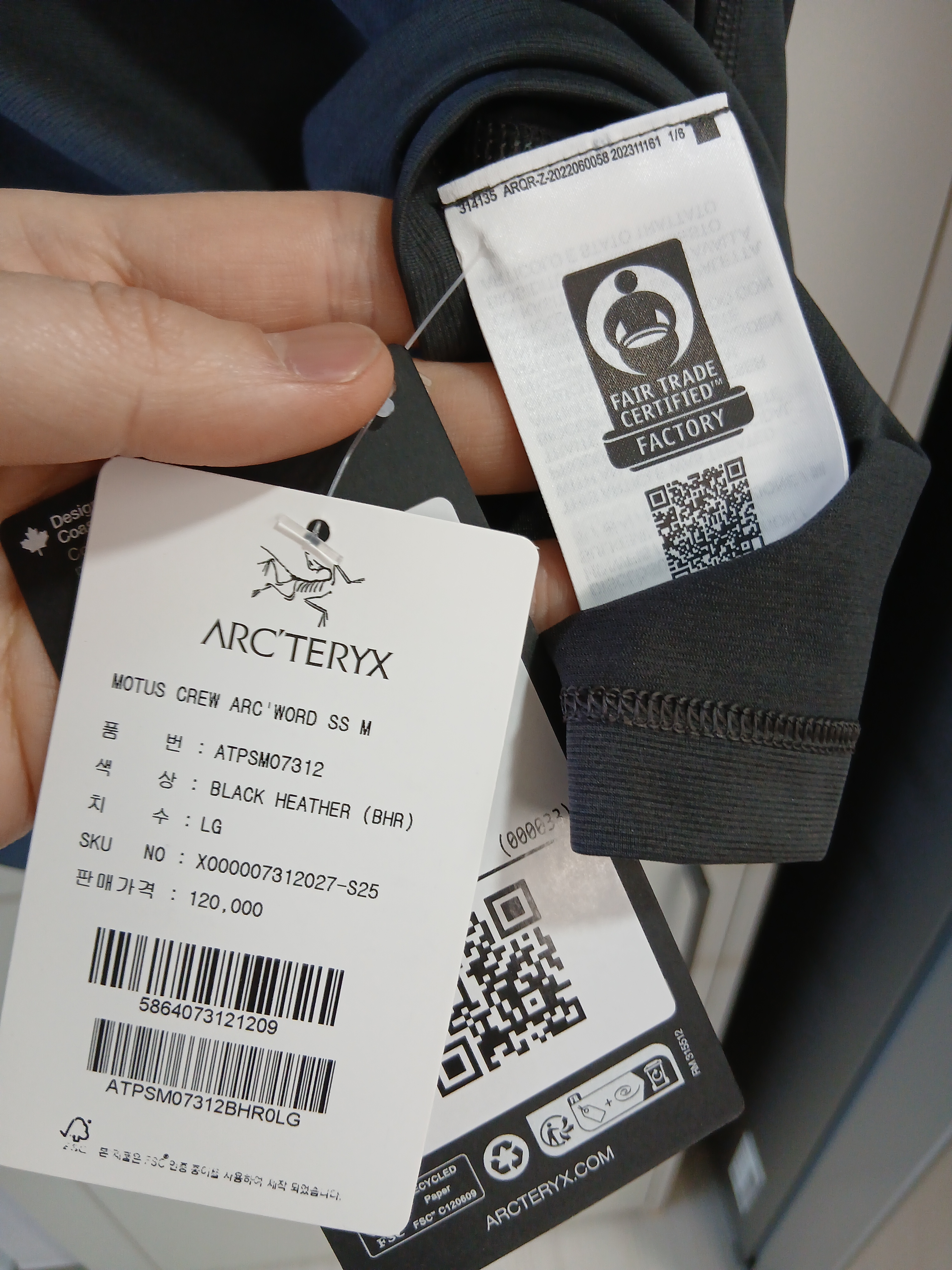 Arc'teryx Motus Arcword Crew SS T-Shirt Black Heather 착용 스타일 - 3
