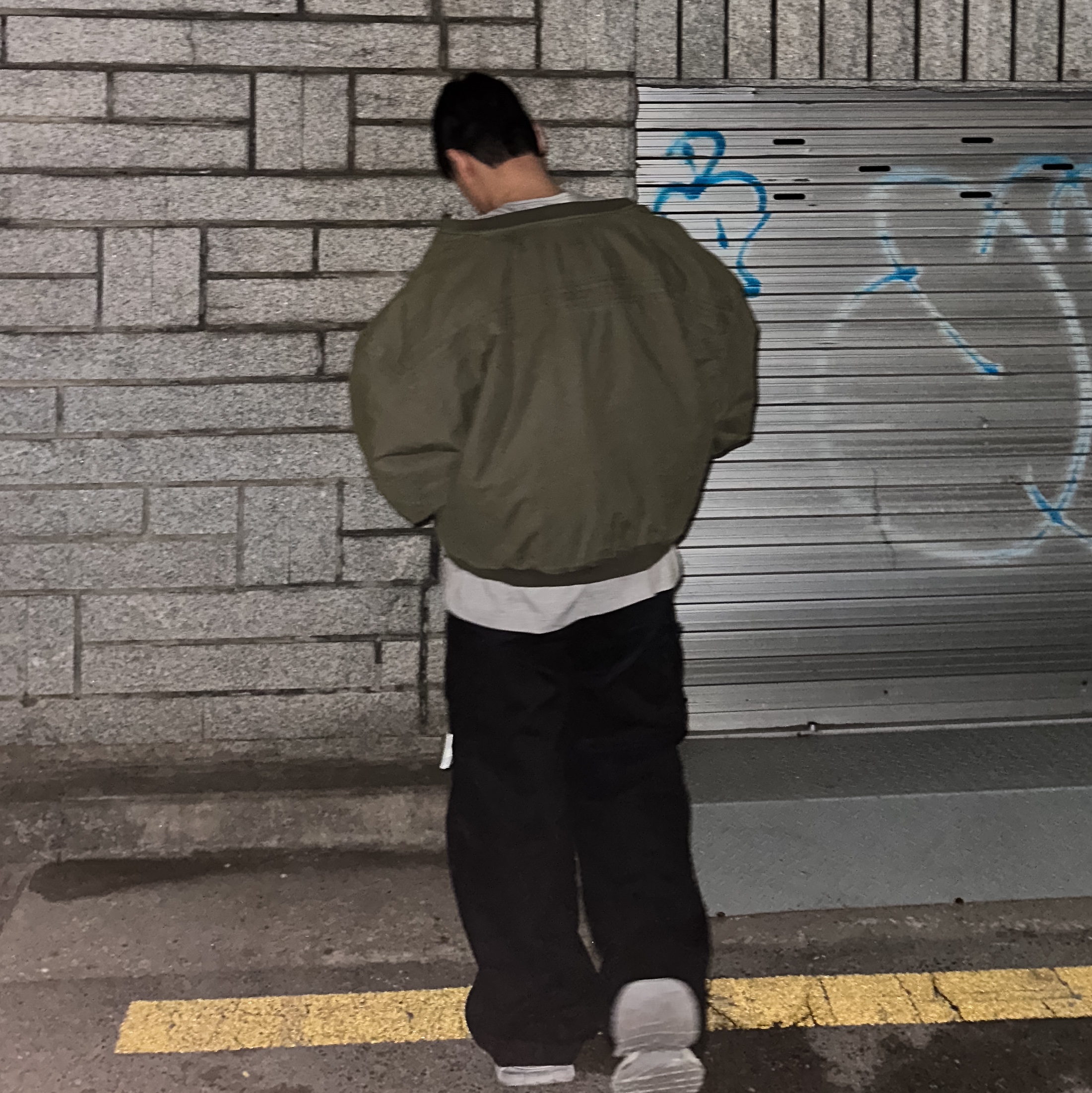 Nonnod Sulfur Dye Serge Bomber Jacket Vintage Khaki, Balenciaga Wrap D-Frame Sunglasses Black 착용 스타일 - 4