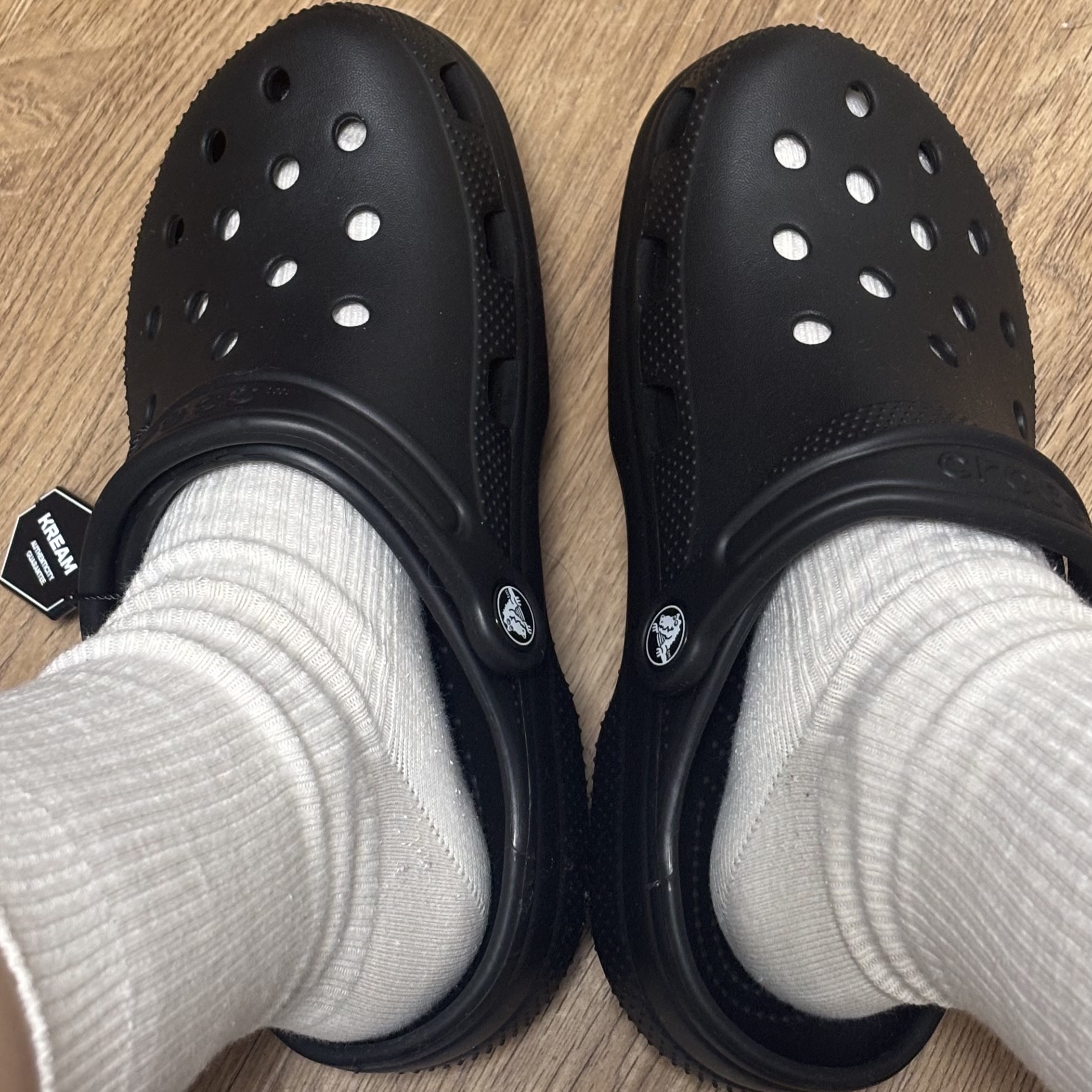 (Kids) Crocs Classic Clog Black 착용 스타일