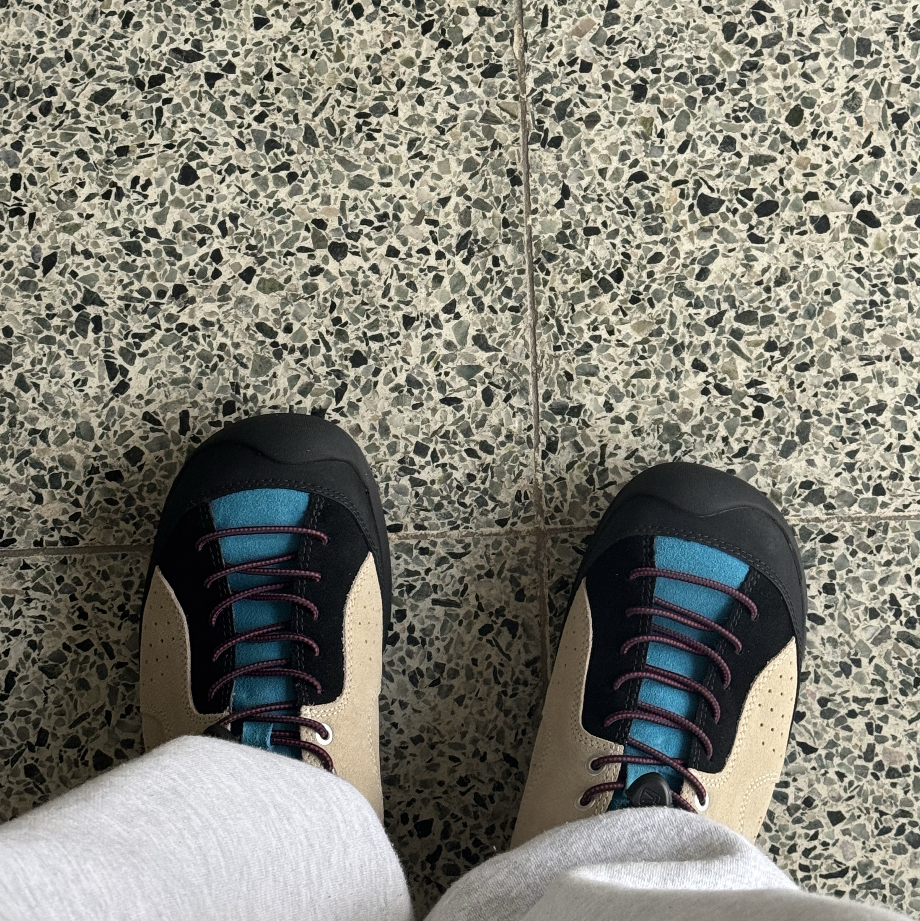 Keen Jasper Rocks SP Sneakers Beige 착용 스타일