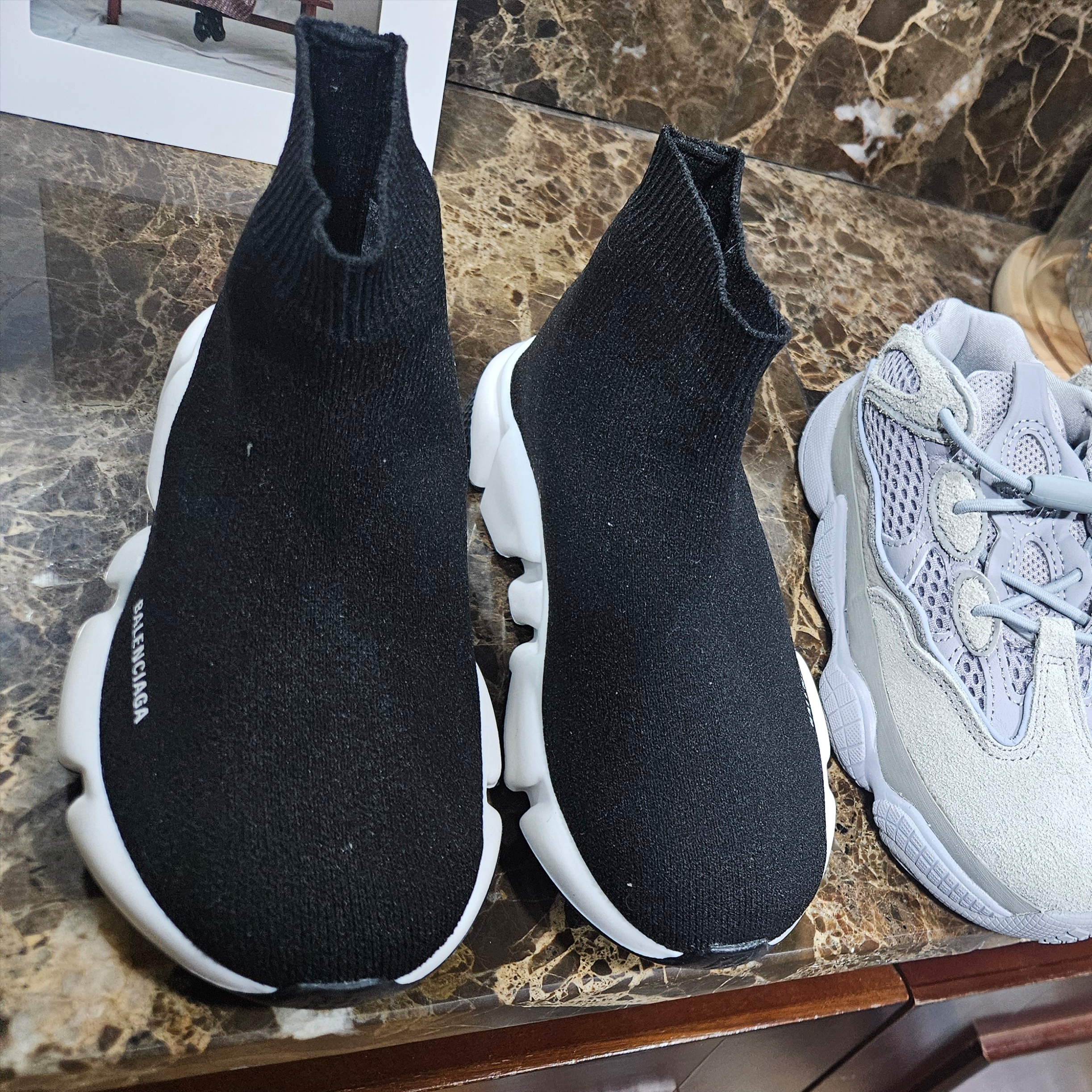 (Kids) Balenciaga Speed Trainer Black White 착용 스타일