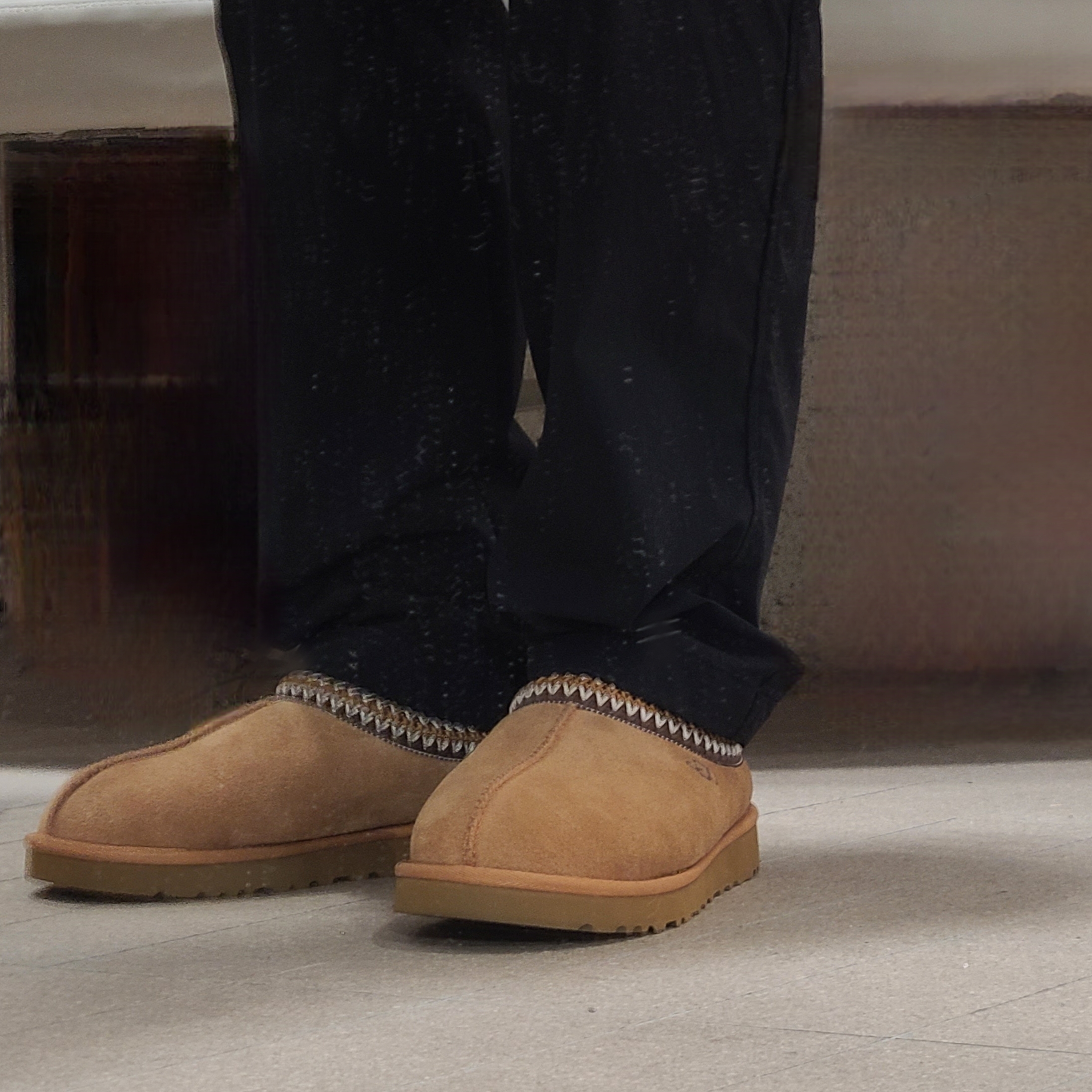 UGG Tasman Slipper Chestnut 착용 스타일