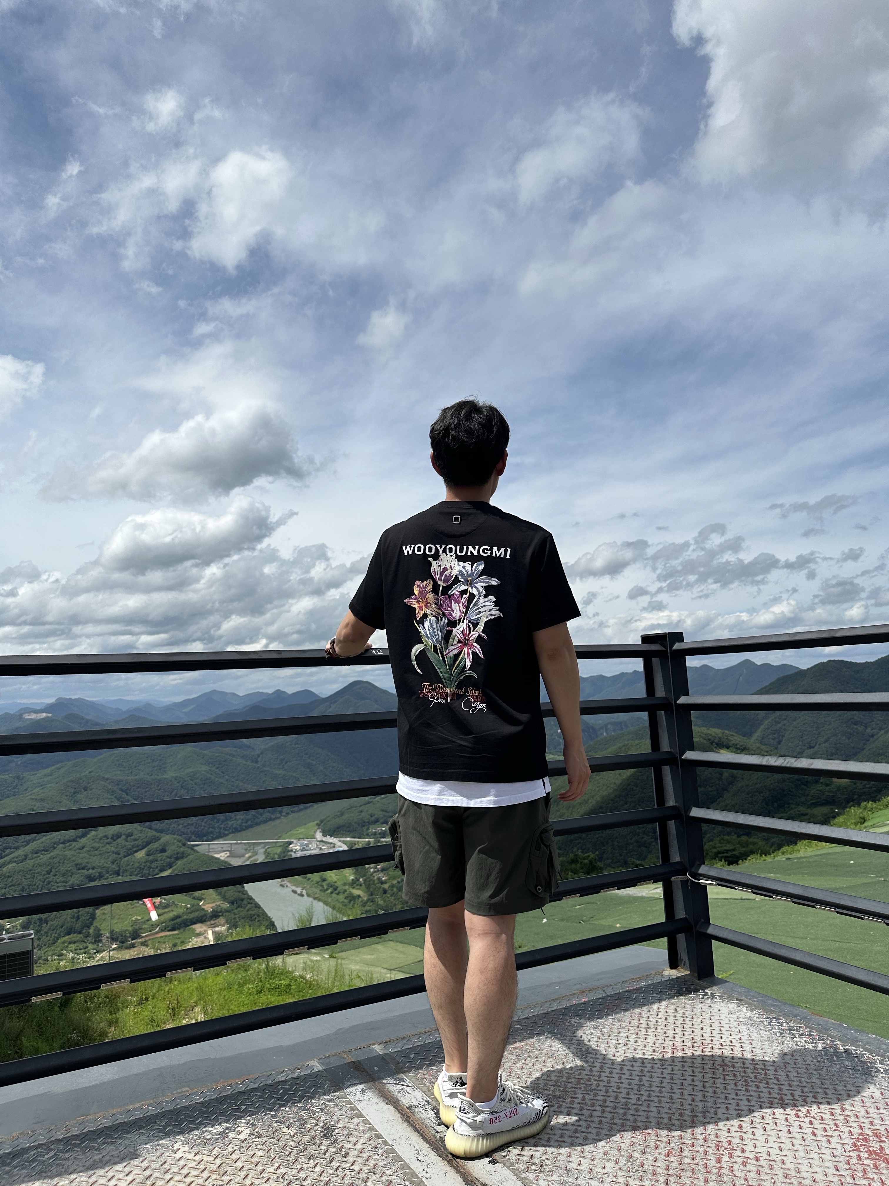 Wooyoungmi Flower Back Logo T-Shirt Black - 24SS, Nike ACG Cargo Shorts Sequoia - Asia 착용 스타일 - 2