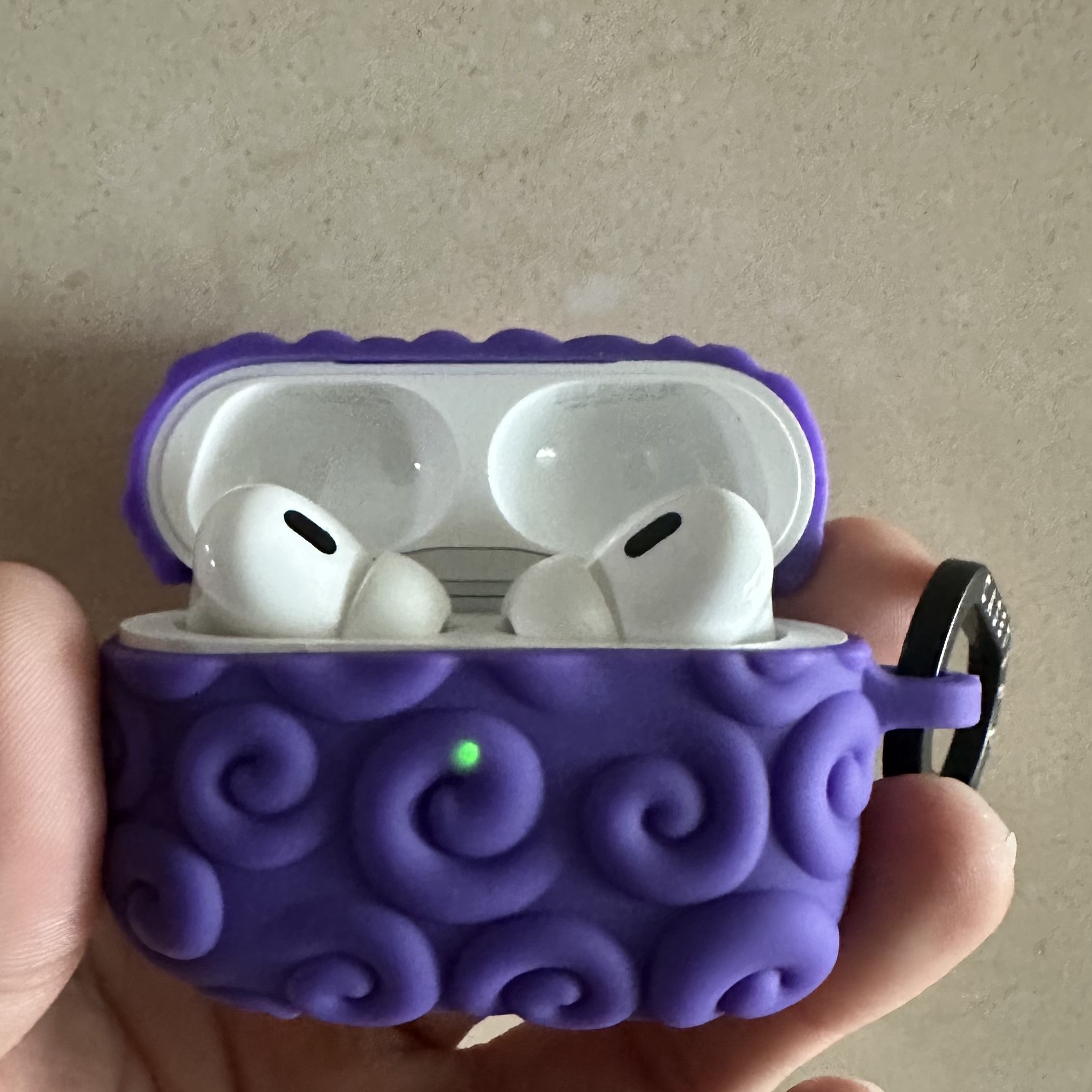 Casetify x One Piece Gum Gum Fruit Collectible AirPods Pro 1st/2nd Gen Case 착용 스타일 - 2