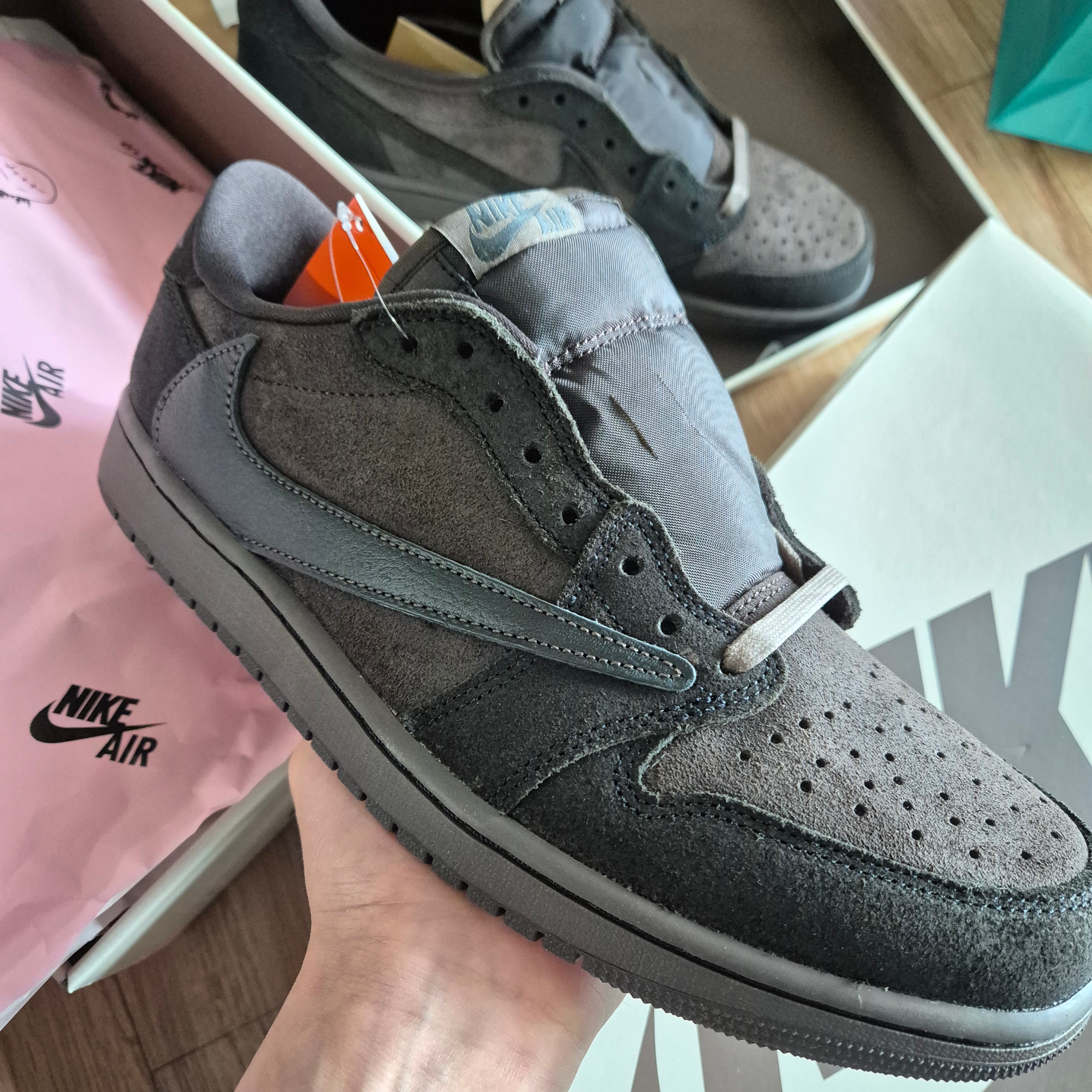 Jordan 1 x Travis Scott Retro Low OG SP Velvet Brown and Dark Mocha, Jordan 1 x Travis Scott Retro Low OG SP Black Phantom 착용 스타일
