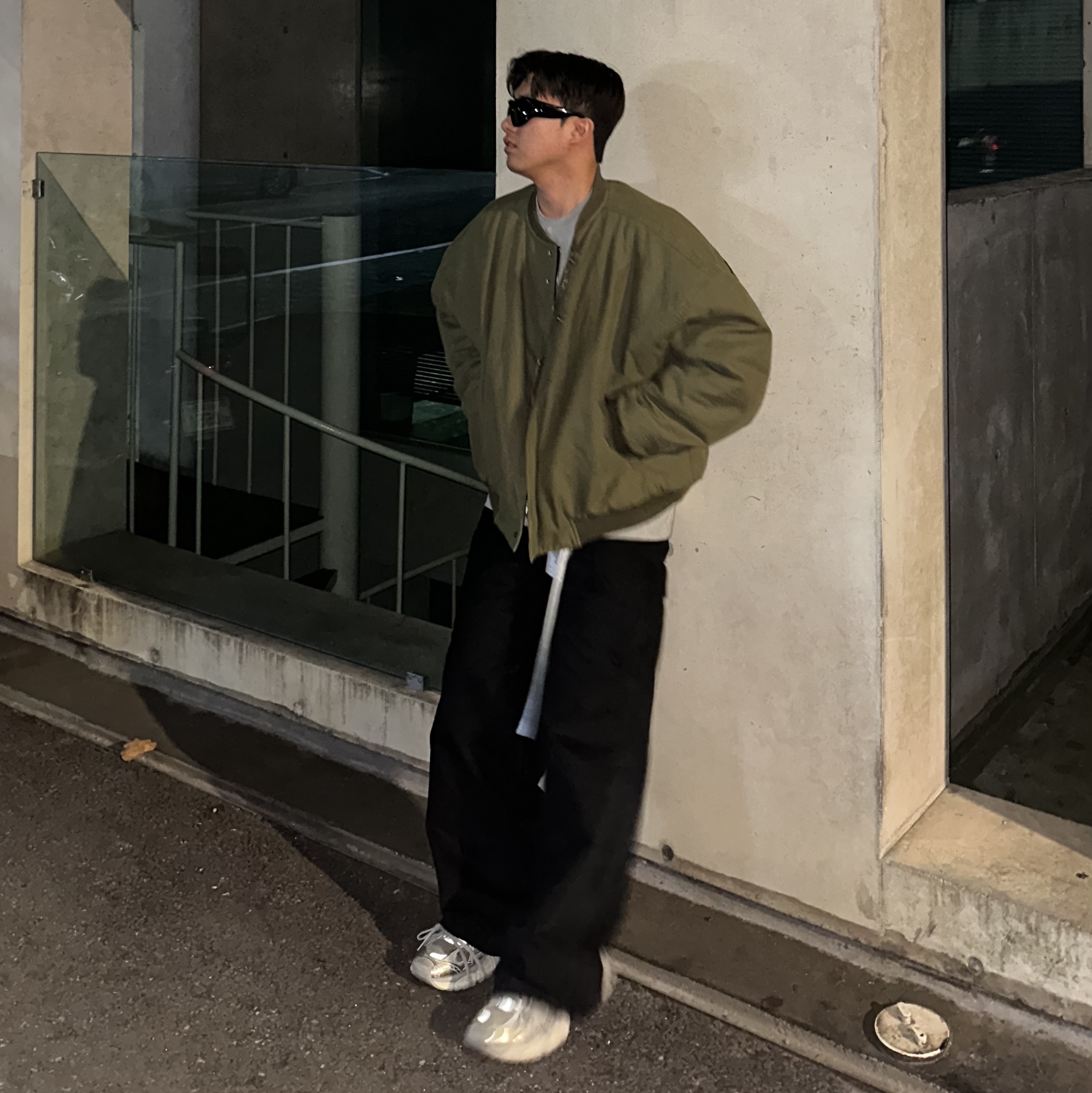 Nonnod Sulfur Dye Serge Bomber Jacket Vintage Khaki, Balenciaga Wrap D-Frame Sunglasses Black 착용 스타일 - 3