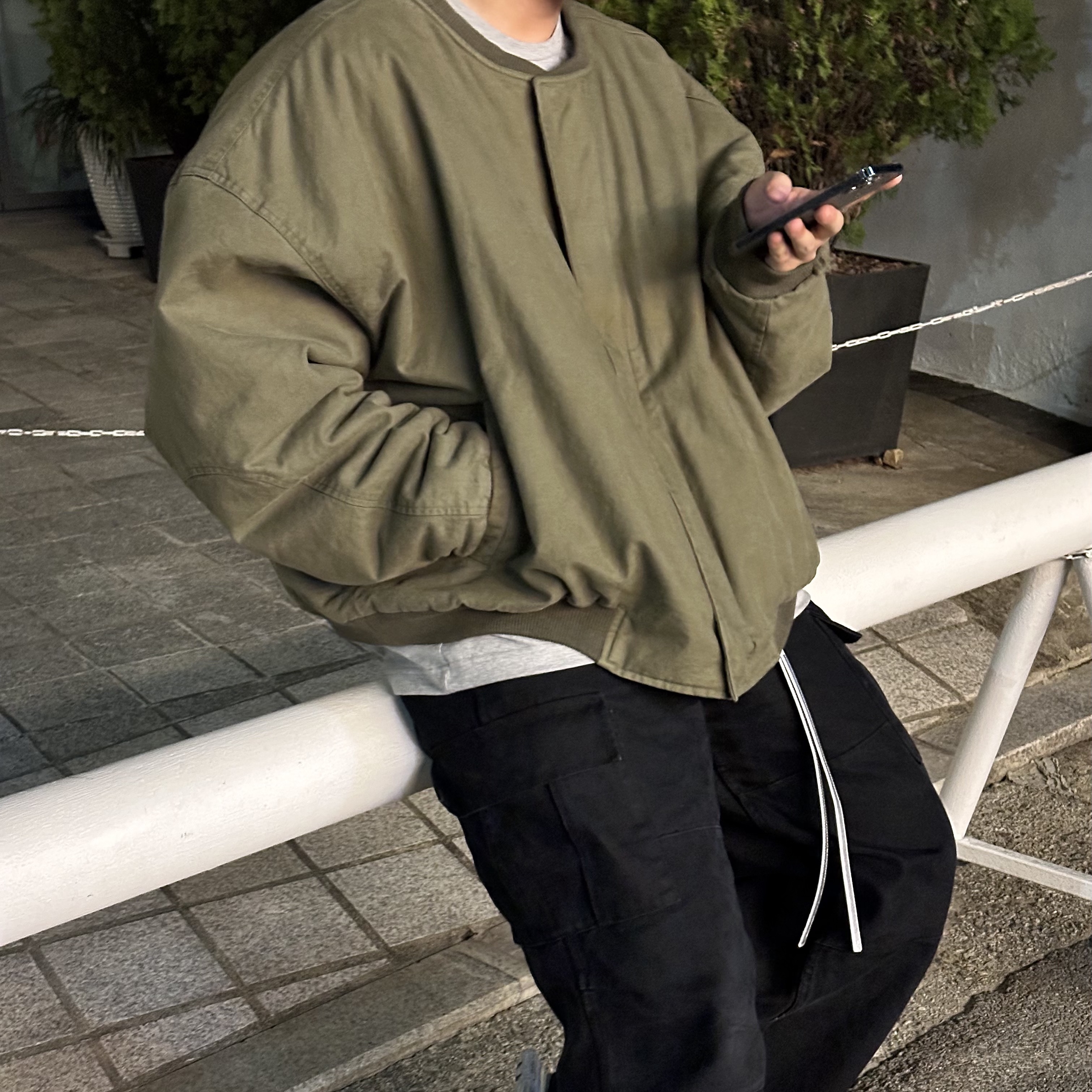 Nonnod Sulfur Dye Serge Bomber Jacket Vintage Khaki, Balenciaga Wrap D-Frame Sunglasses Black 착용 스타일 - 5