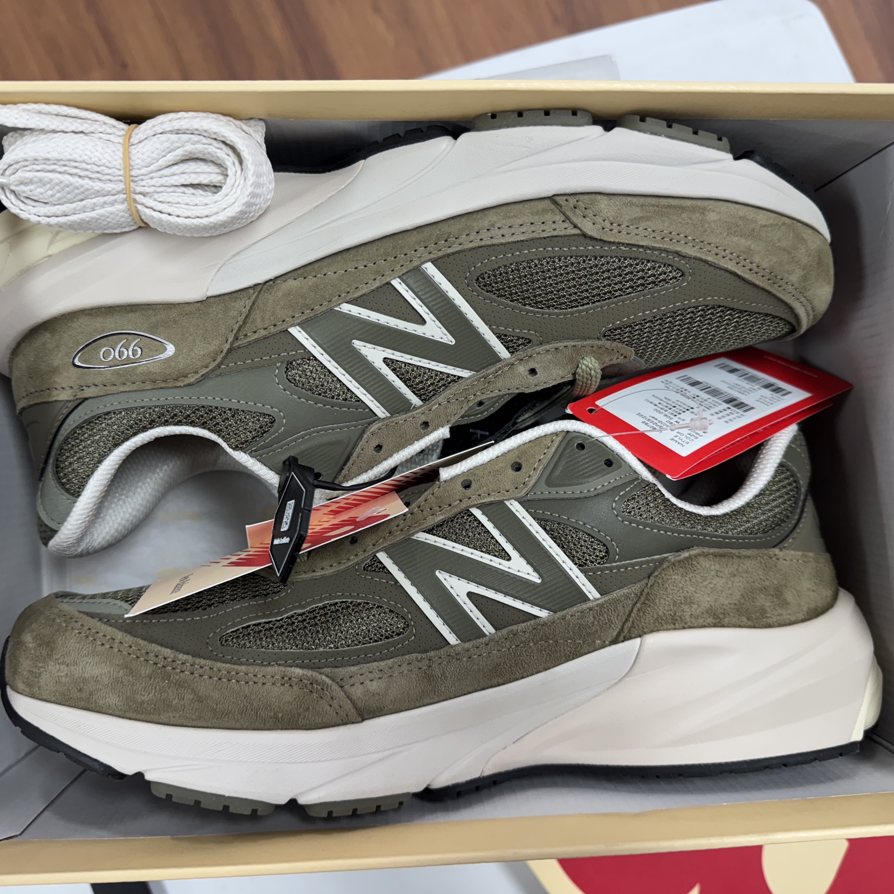 New Balance 990v6 Made in USA True Camo 착용 스타일 - 2