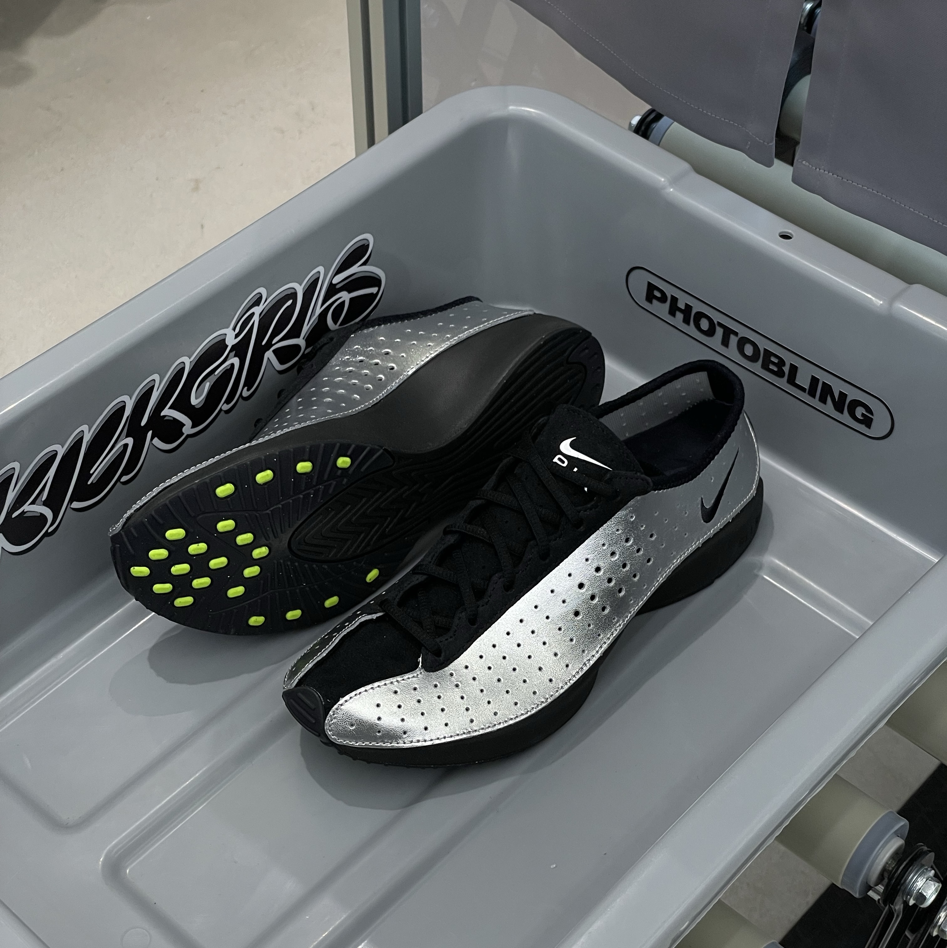 (W) Nike Air Superfly Metallic Silver and Black 착용 스타일