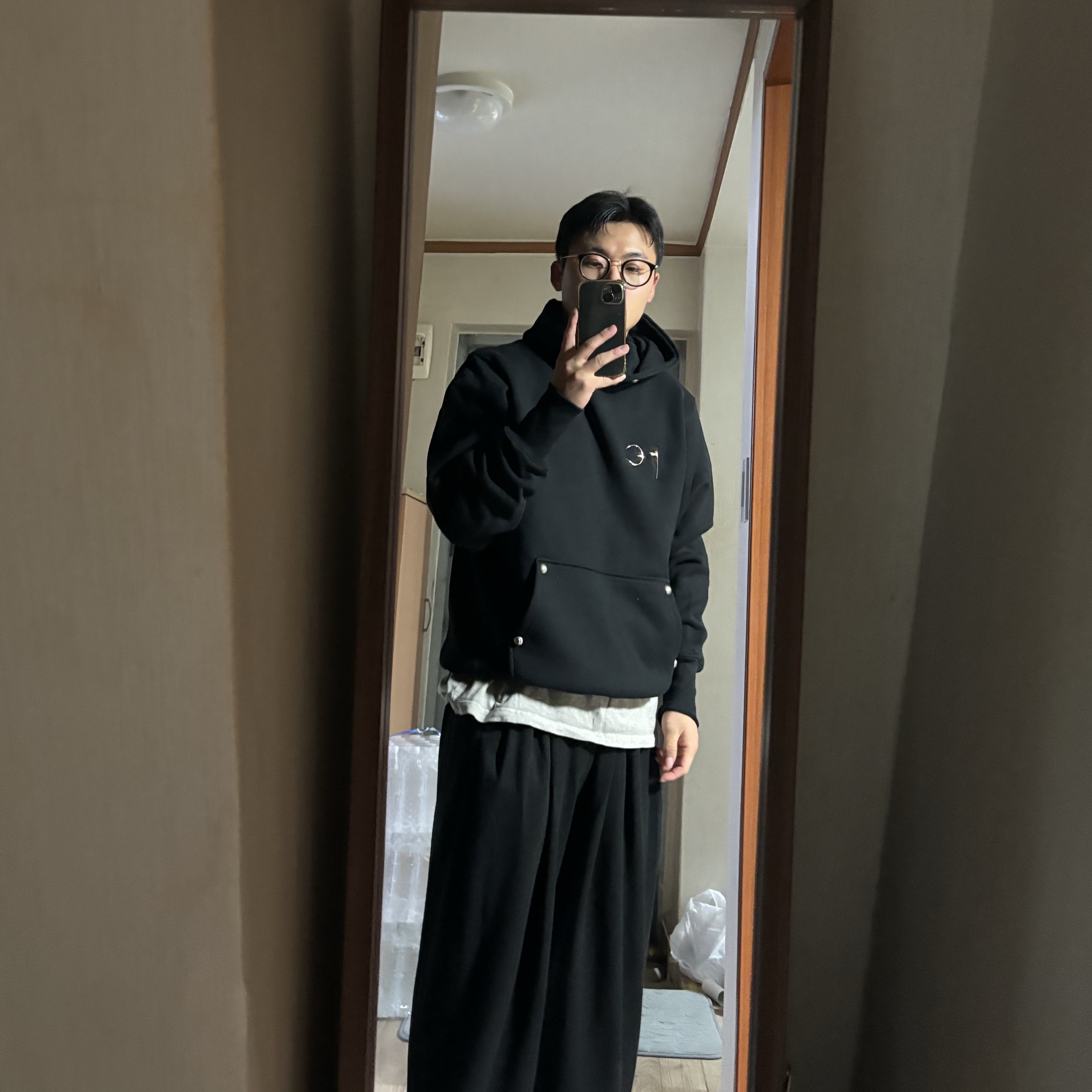 Thug Club Armor Hoodie Black 착용 스타일 - 2