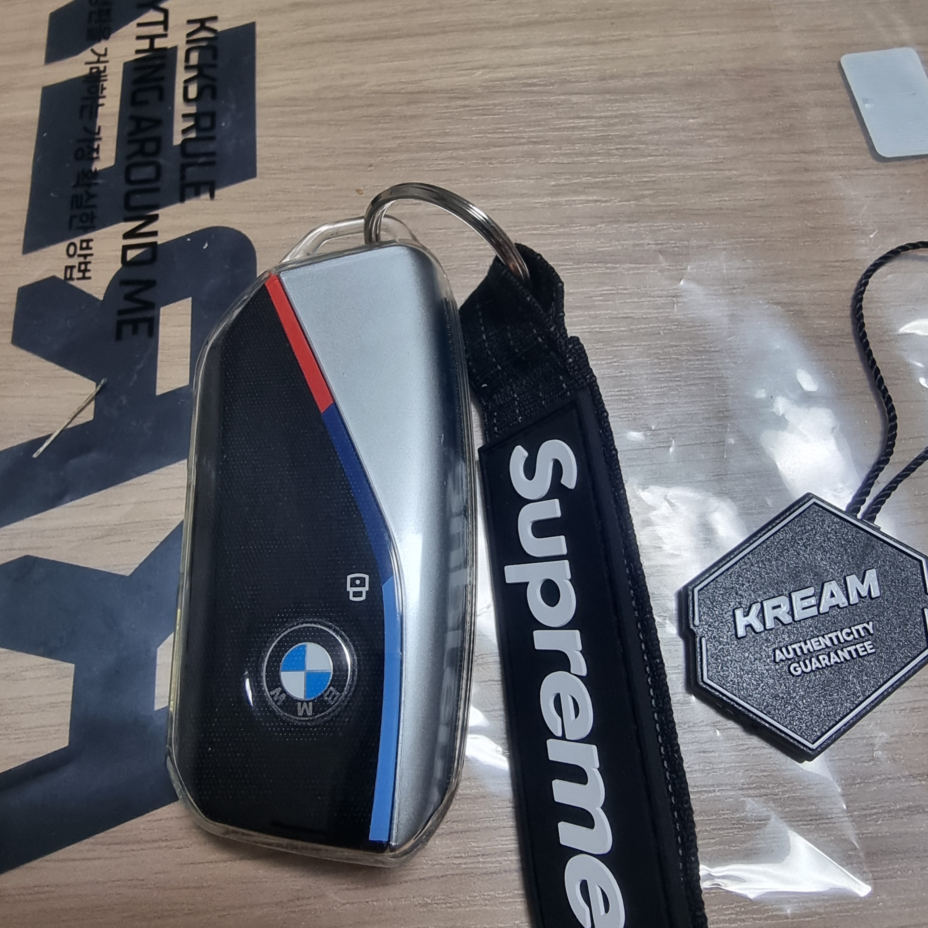 Supreme Ripstop Keychain Black - 24SS 착용 스타일