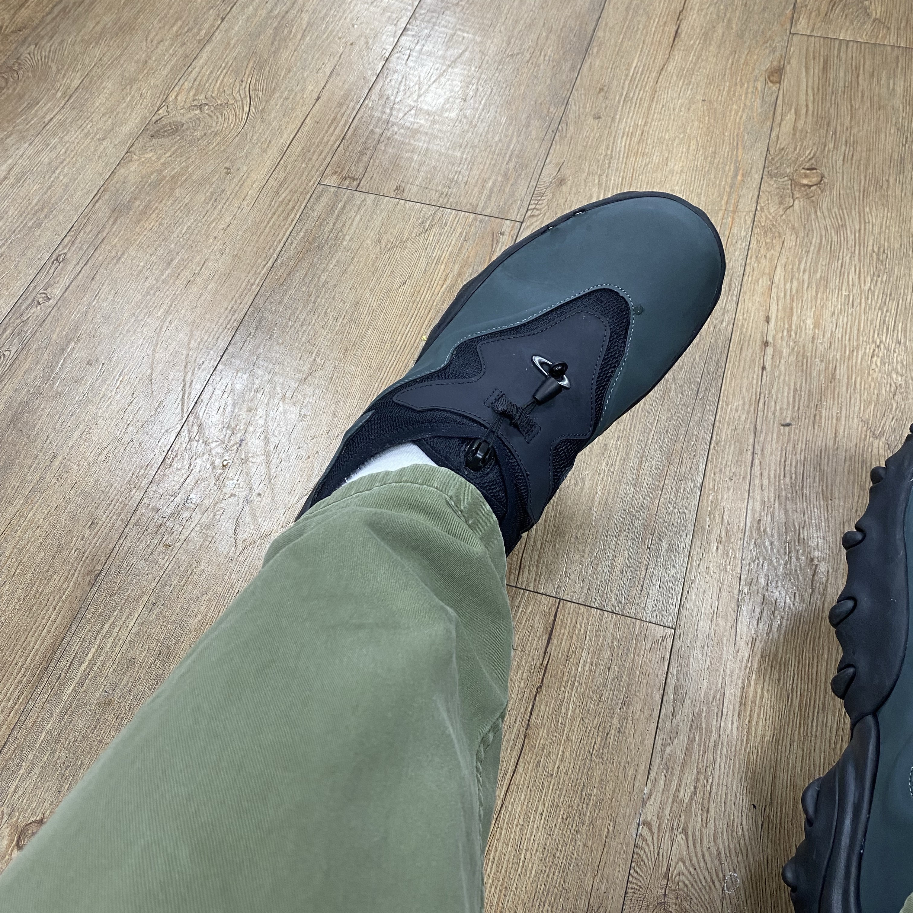 Oakley x Piet Teeth OG Slip-On Faux Black 착용 스타일