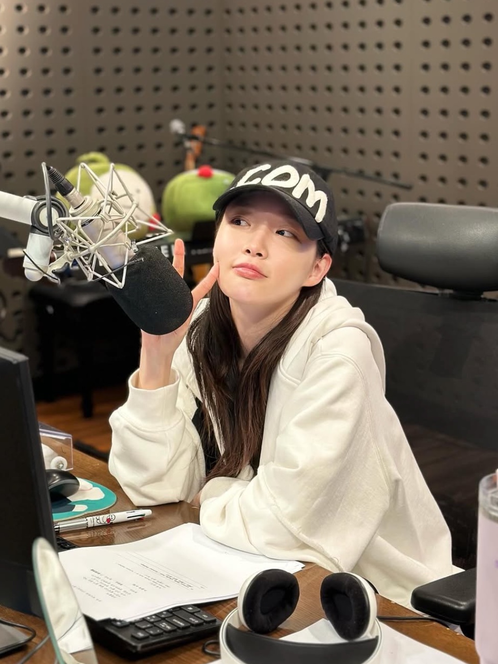 [KREAM 단독] Sebs. x Nick Gear Big Flower Denim Ball Cap, [KREAM 단독] Sebs. x Nick Gear Flower Corduroy Black Ball Cap 착용 스타일 - 3