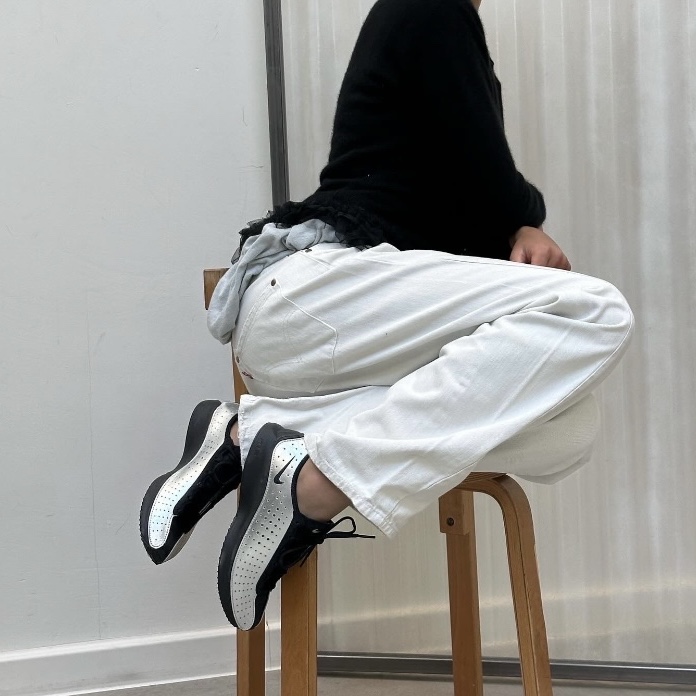 (W) Nike Air Superfly Metallic Silver and Black 착용 스타일 - 5