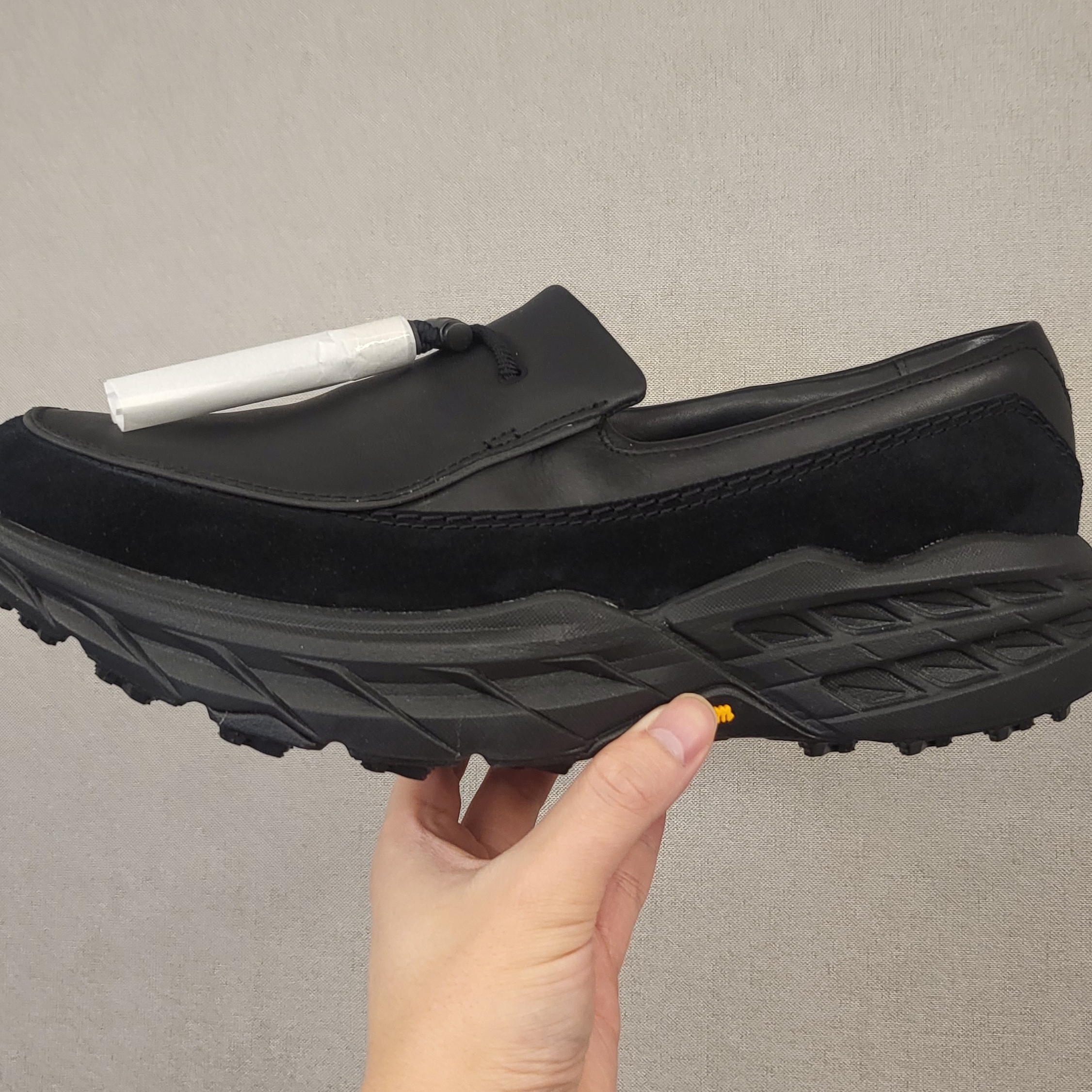 Hoka Speed Loafer Black 착용 스타일 - 1