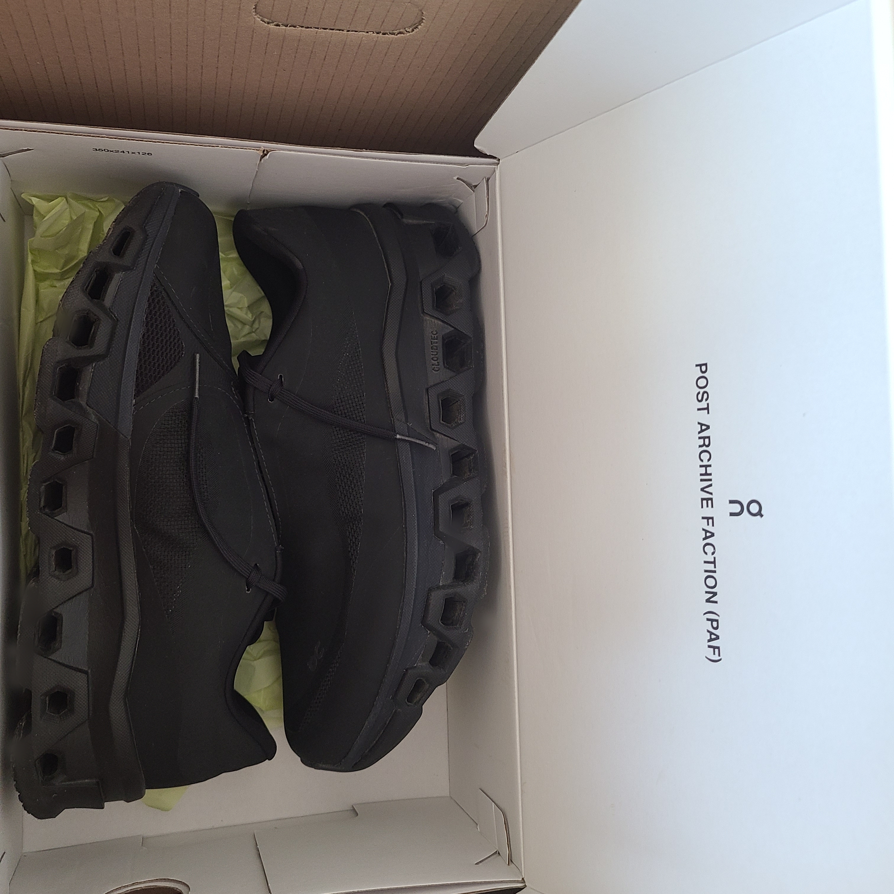 On Running x Post Archive Faction (Paf) Cloudmonster 2 Black Magnet 착용 스타일 - 2