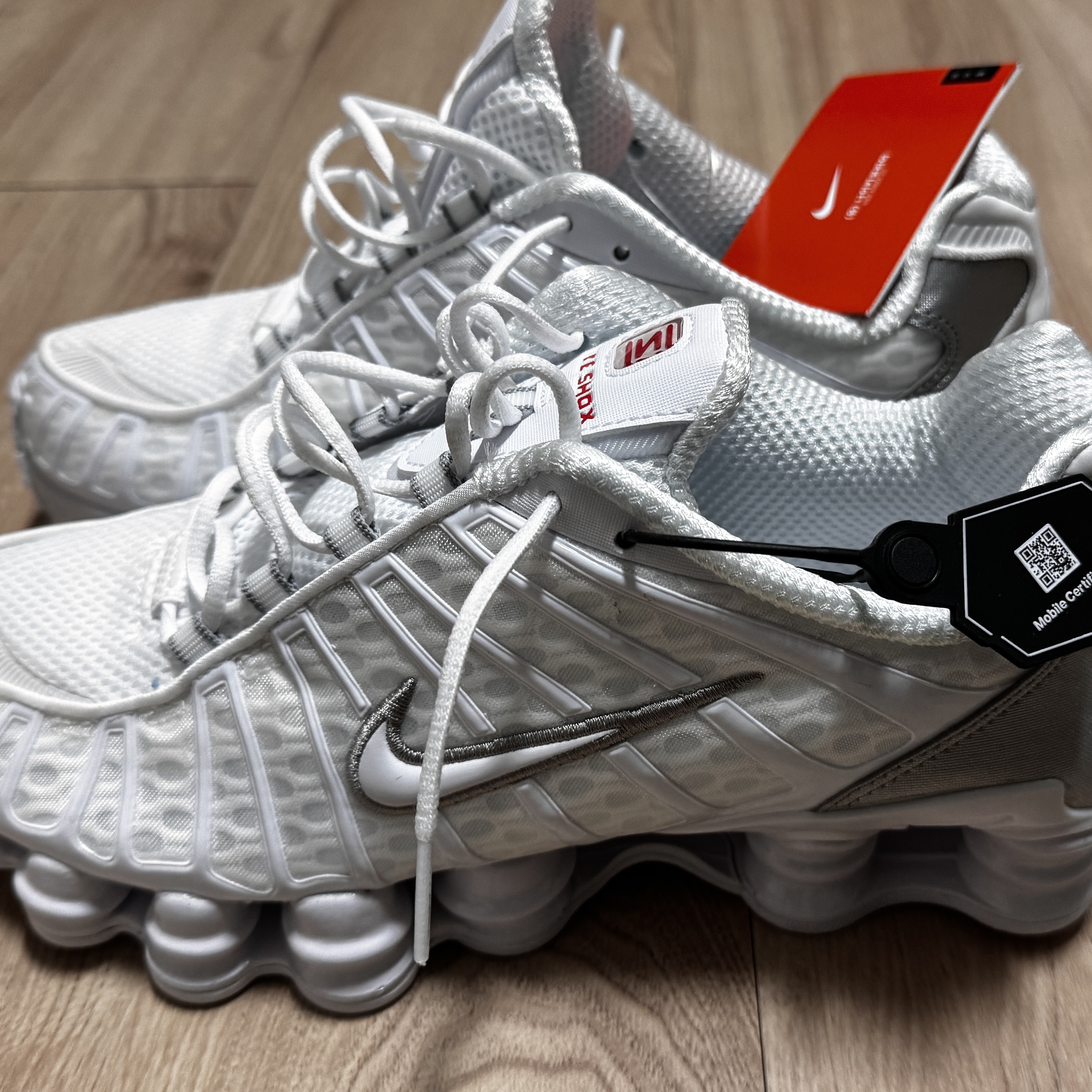 (W) Nike Shox TL White and Max Orange 착용 스타일