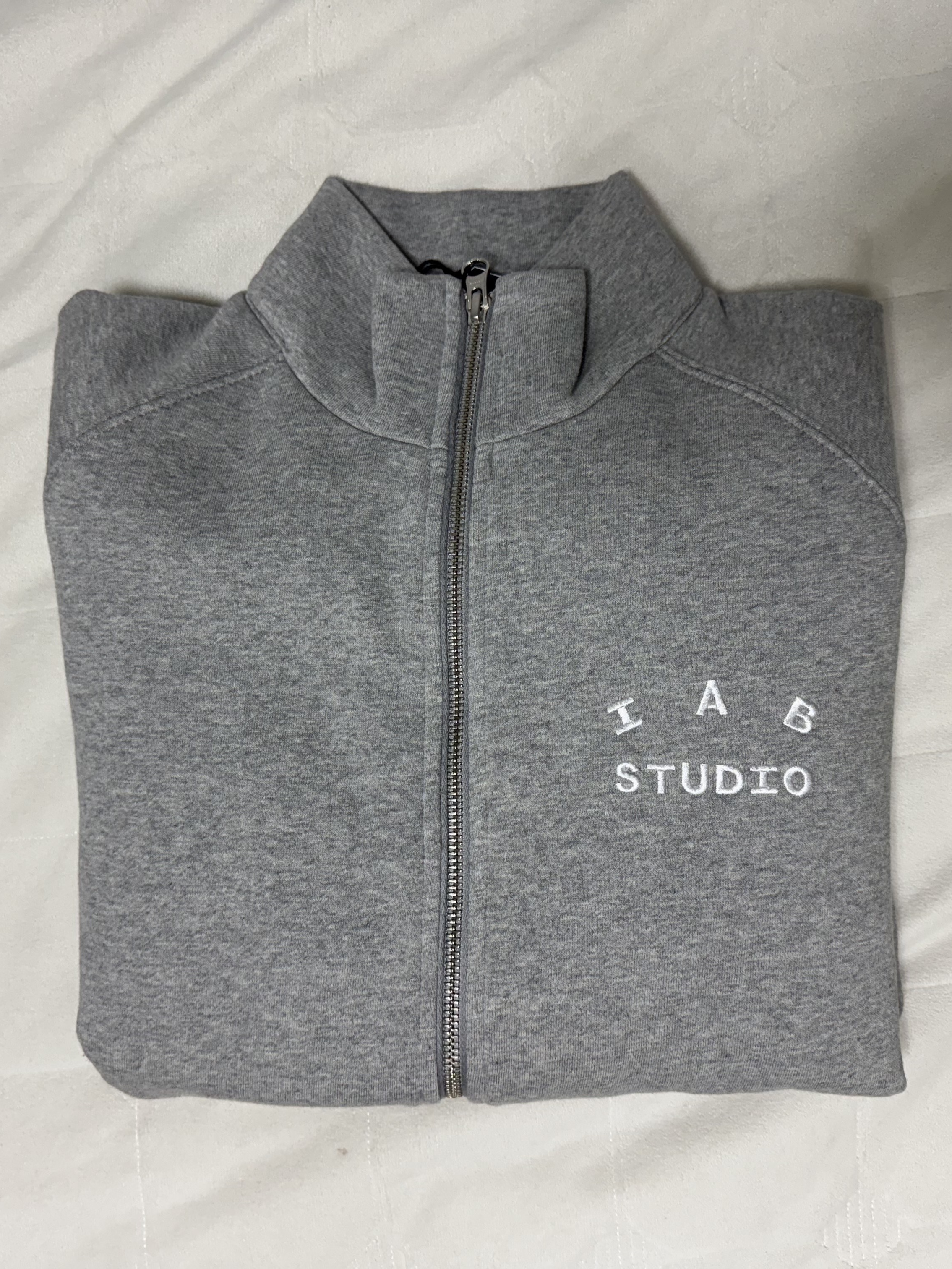 IAB Studio 2Way Full Zip-Up Gray White 착용 스타일