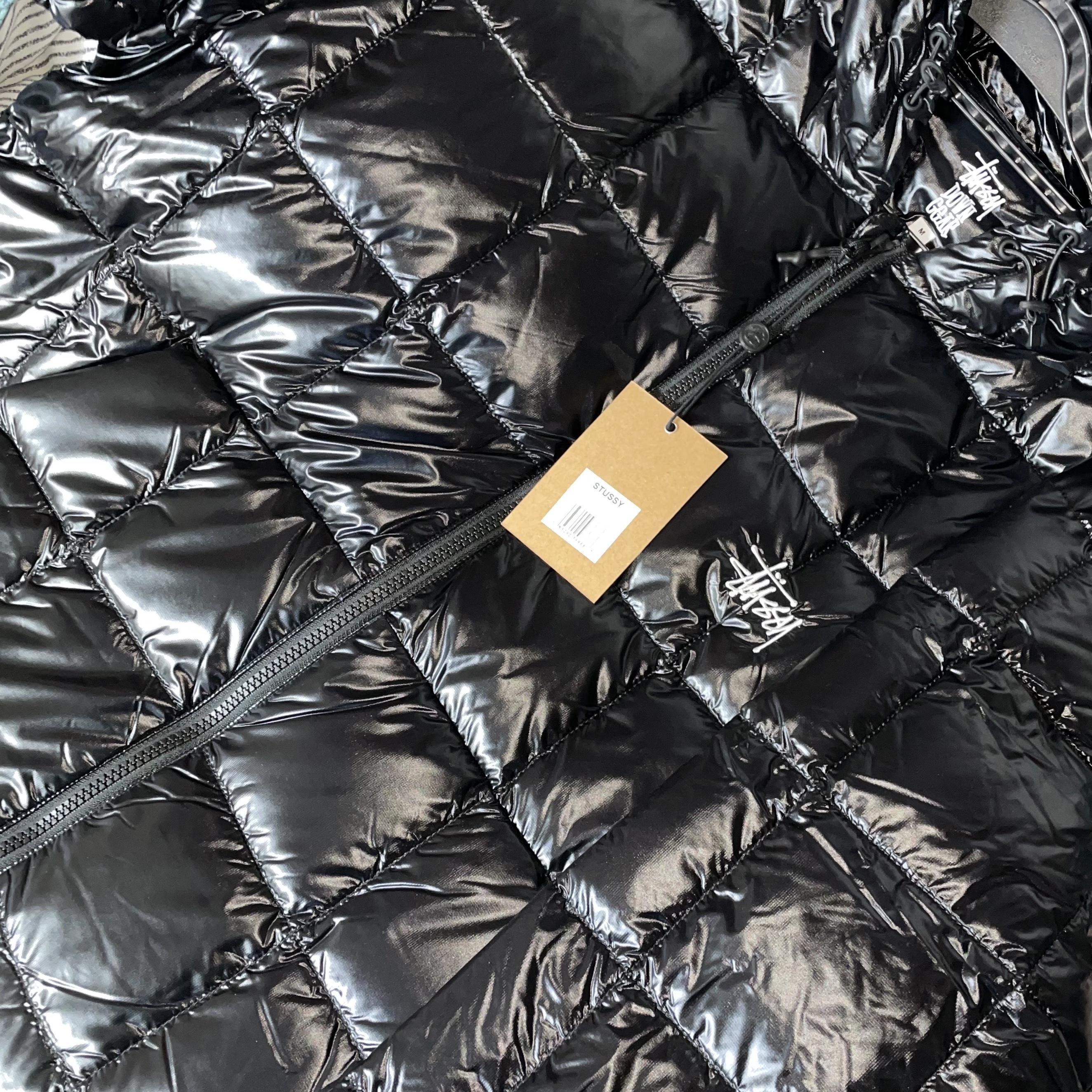 Stussy Midweight Hooded Puffer Black 착용 스타일 - 3