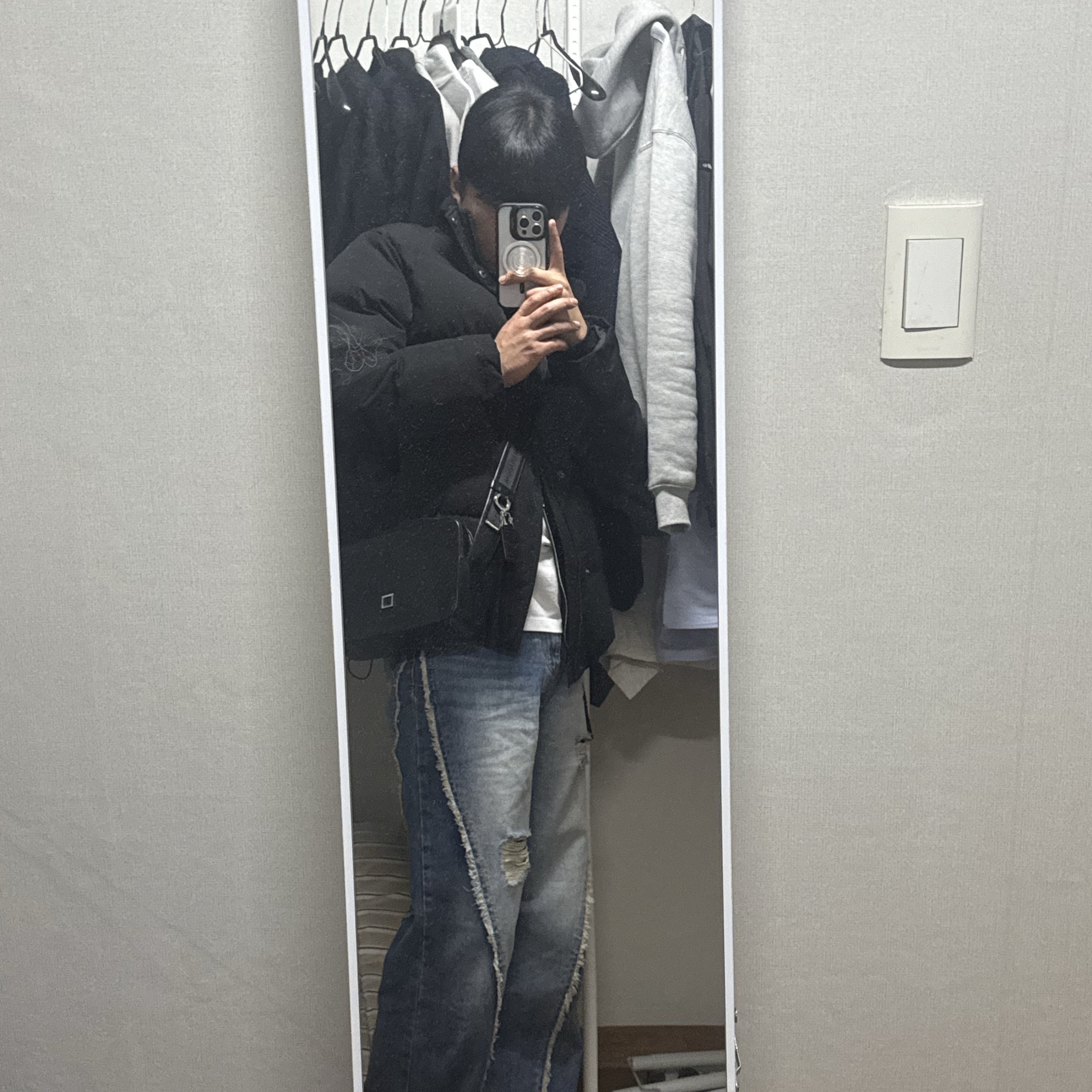 MELLOW Destroyed Wide Denim Pants Blue, Wooyoungmi Square Crossbody Bag Black 착용 스타일