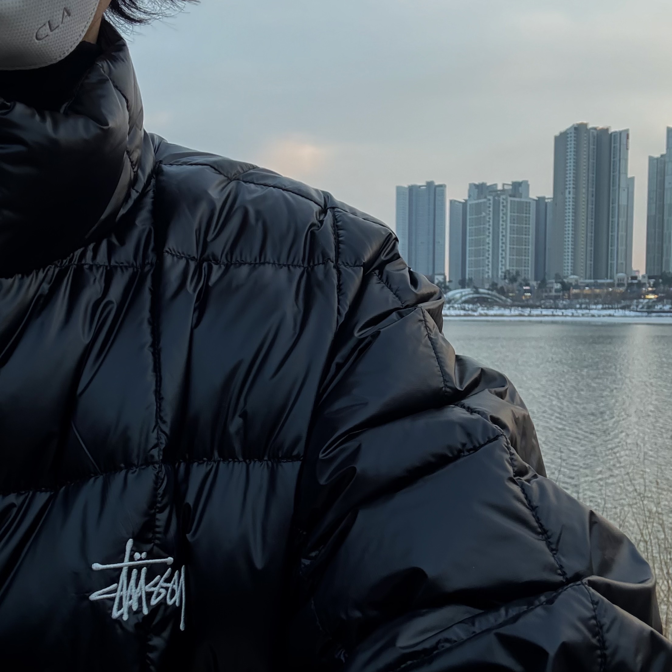 Stussy Midweight Puffer Black 착용 스타일