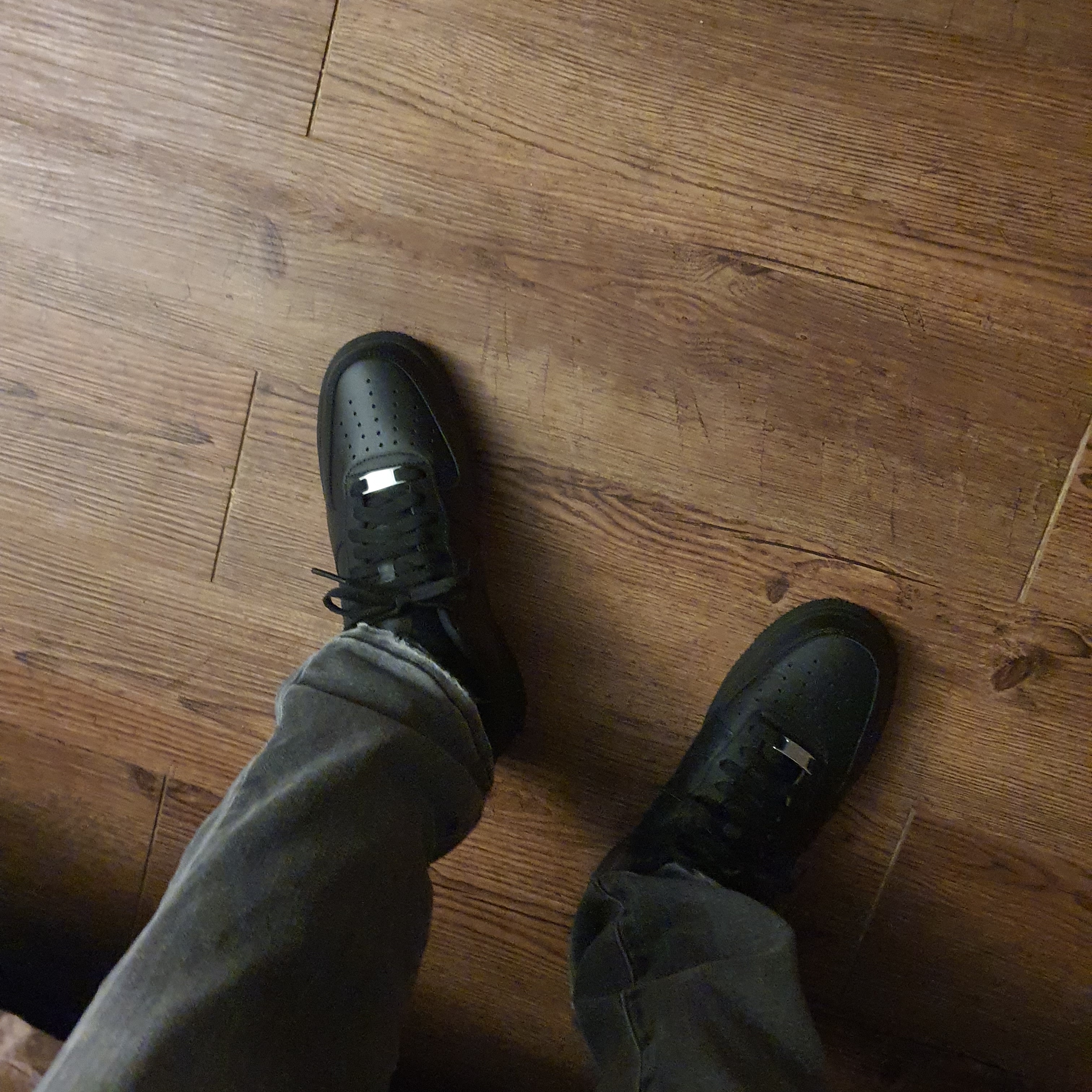 Nike Air Force 1 '07 Low Triple Black 착용 스타일