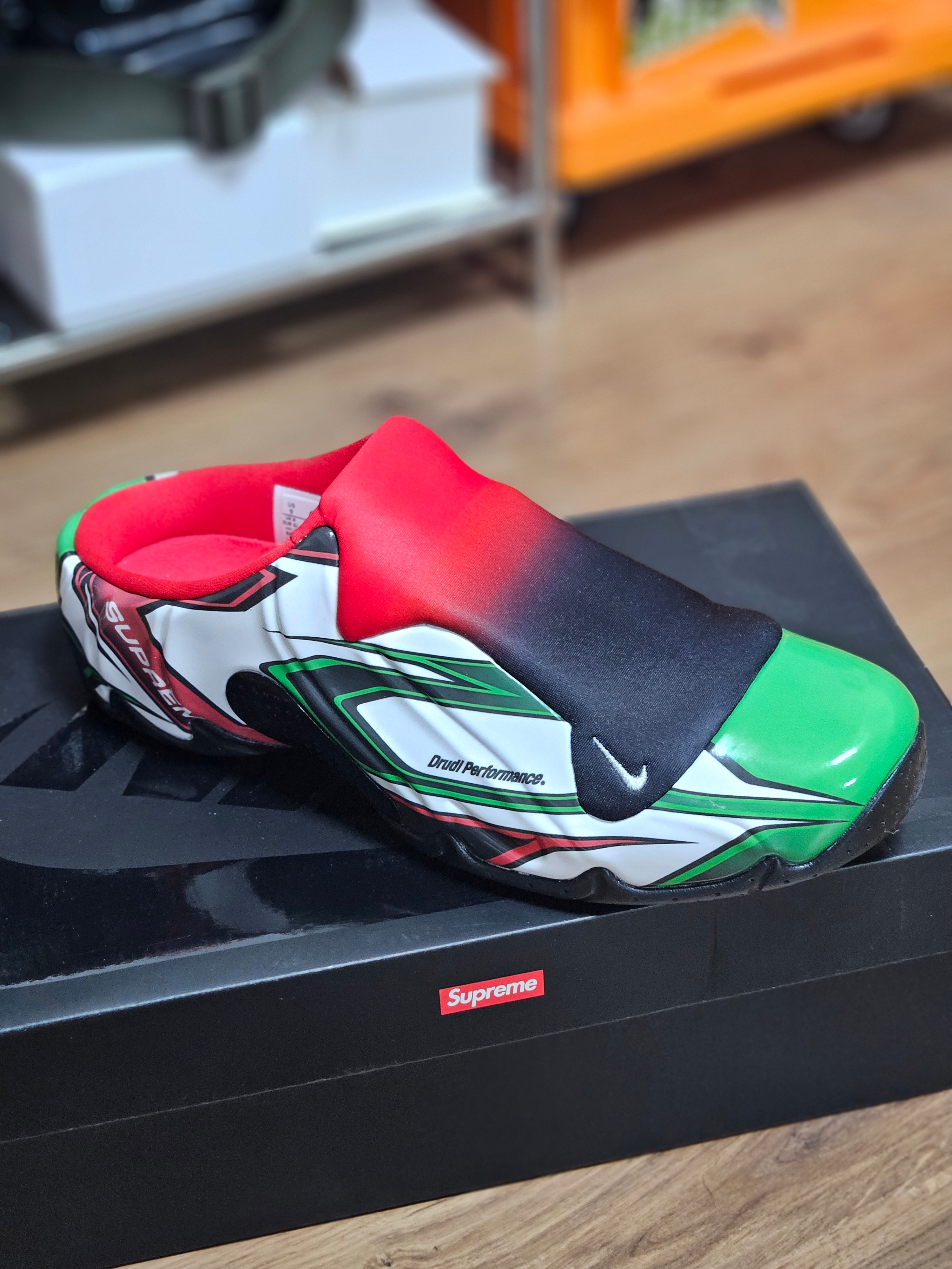 Nike x Supreme Clogposite Green Multi - 24FW 착용 스타일 - 2