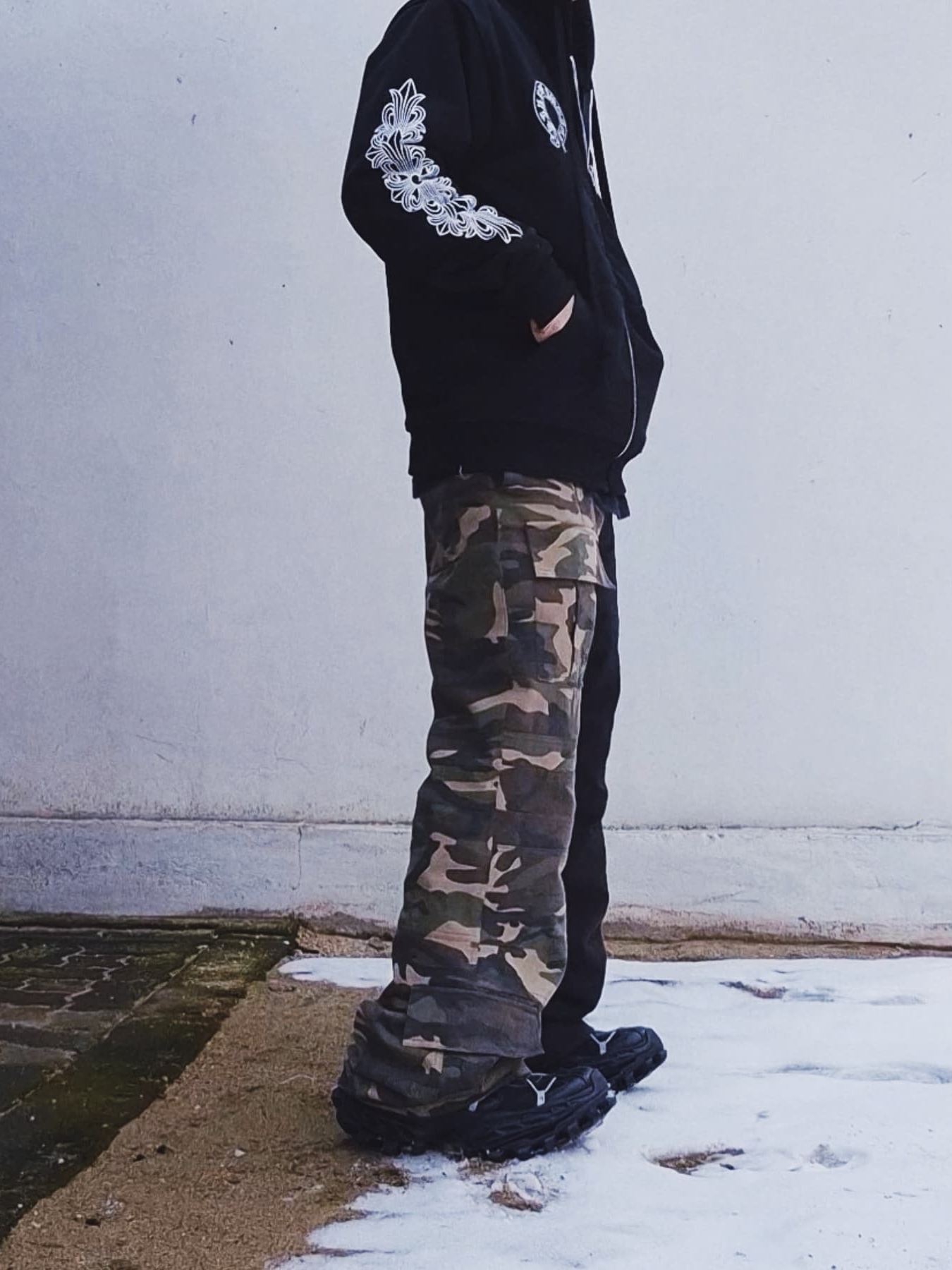 Balenciaga Hike Sneaker Black, Chrome Hearts Horseshoe Floral Fleece Zip-Up Hoodie Black 착용 스타일 - 2